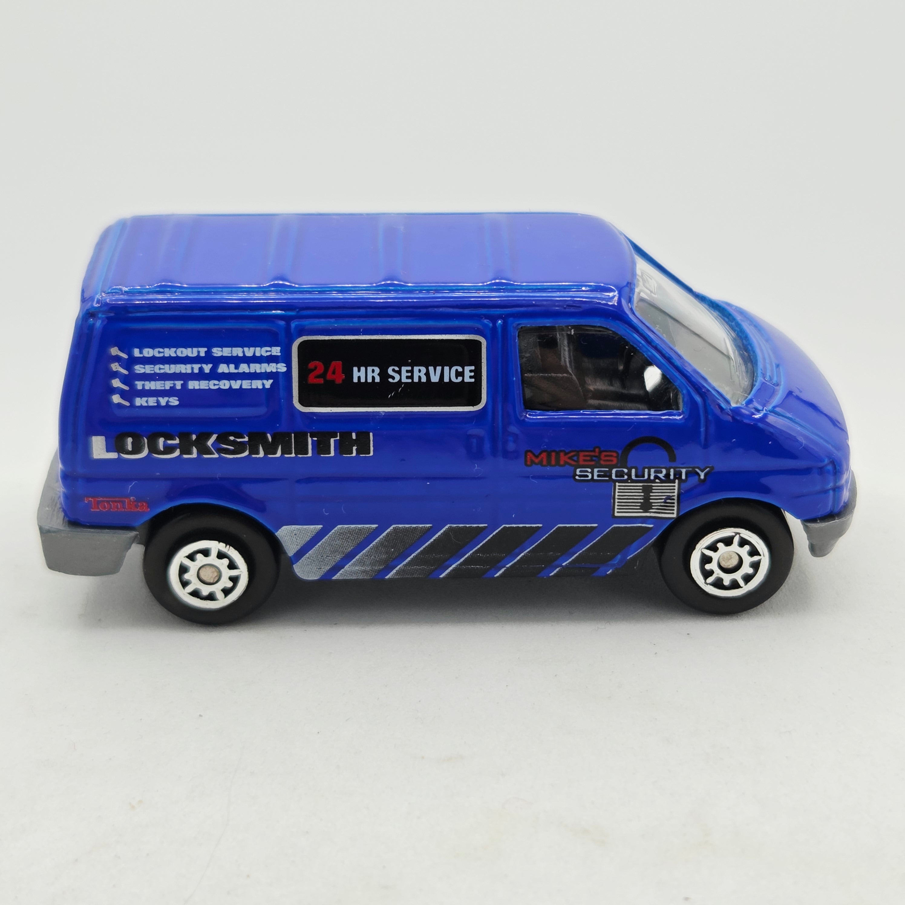 Maisto VW Caravalle Van "Locksmith" - Approx. 1:64 (1999 Tonka / Hasbro)