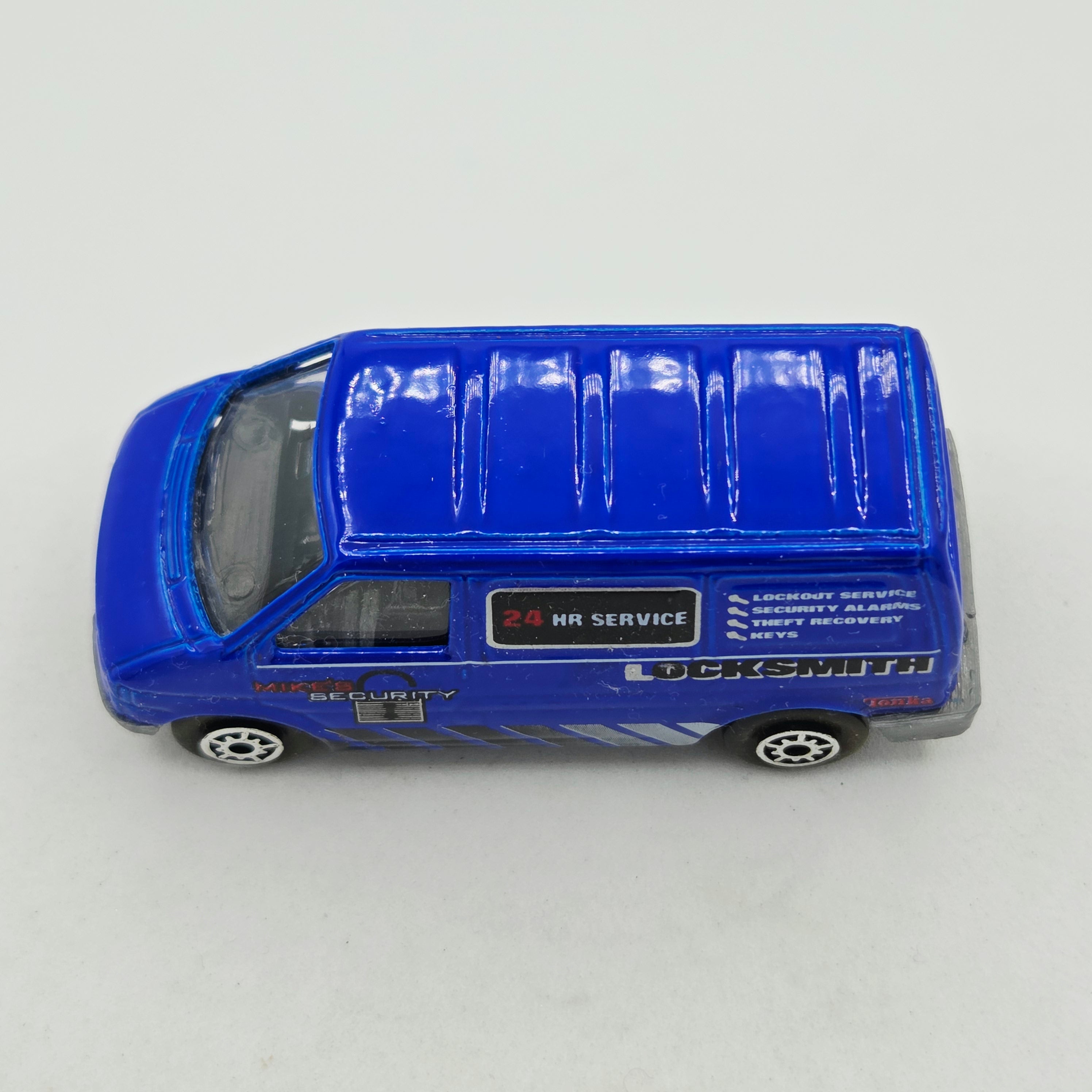 Maisto VW Caravalle Van "Locksmith" - Approx. 1:64 (1999 Tonka / Hasbro)