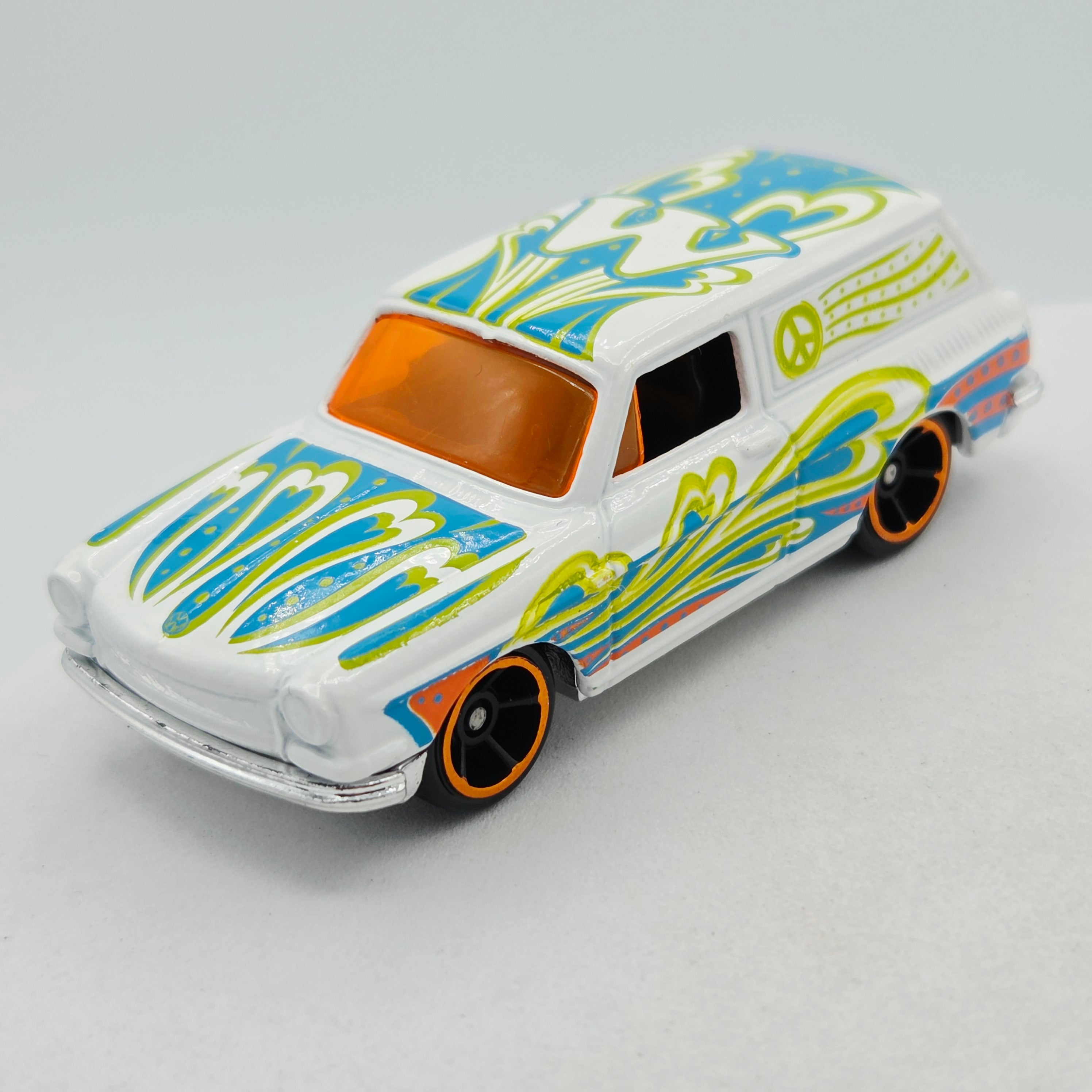 Hot Wheels '69 Volkswagen Squareback (2016 HW Basic - Art Cars)