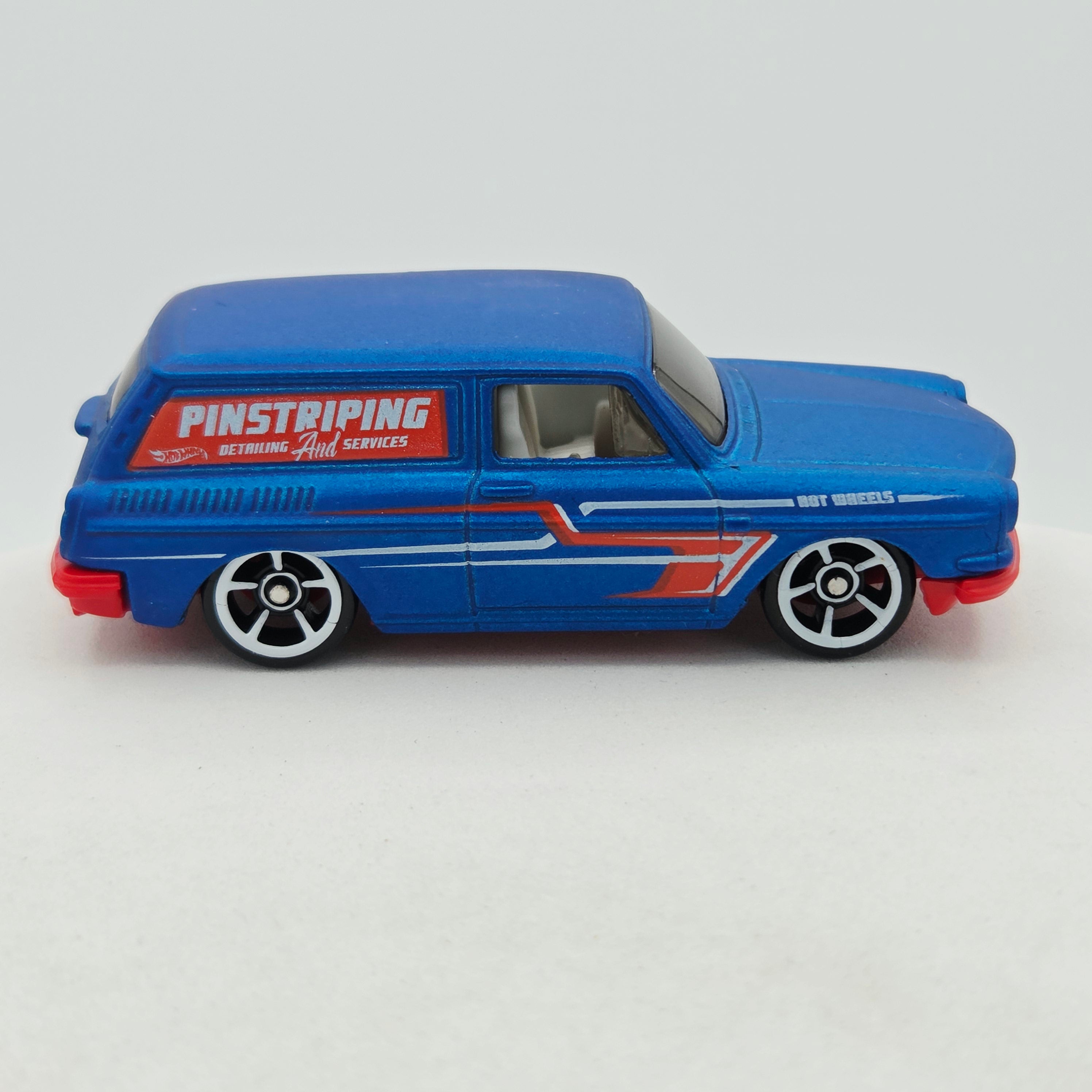 Hot Wheels '69 Volkswagen Squareback "Pinstriping" (2018 HW Metro 5 Pack - Multipack Exclusive)