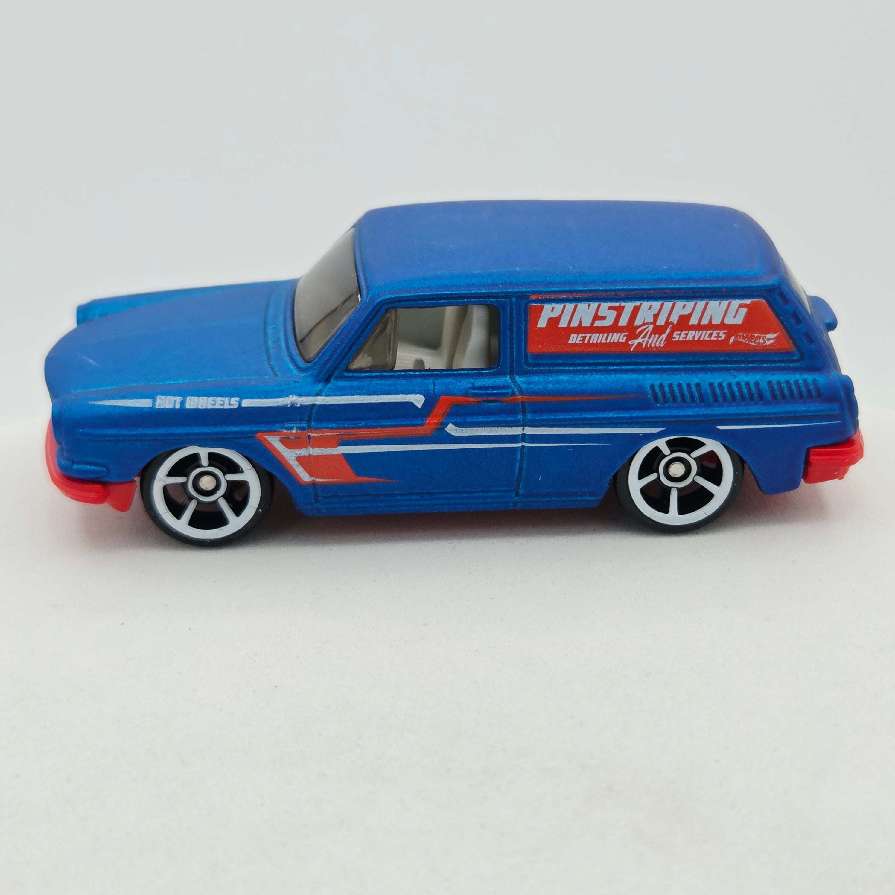 Hot Wheels '69 Volkswagen Squareback "Pinstriping" (2018 HW Metro 5 Pack - Multipack Exclusive)