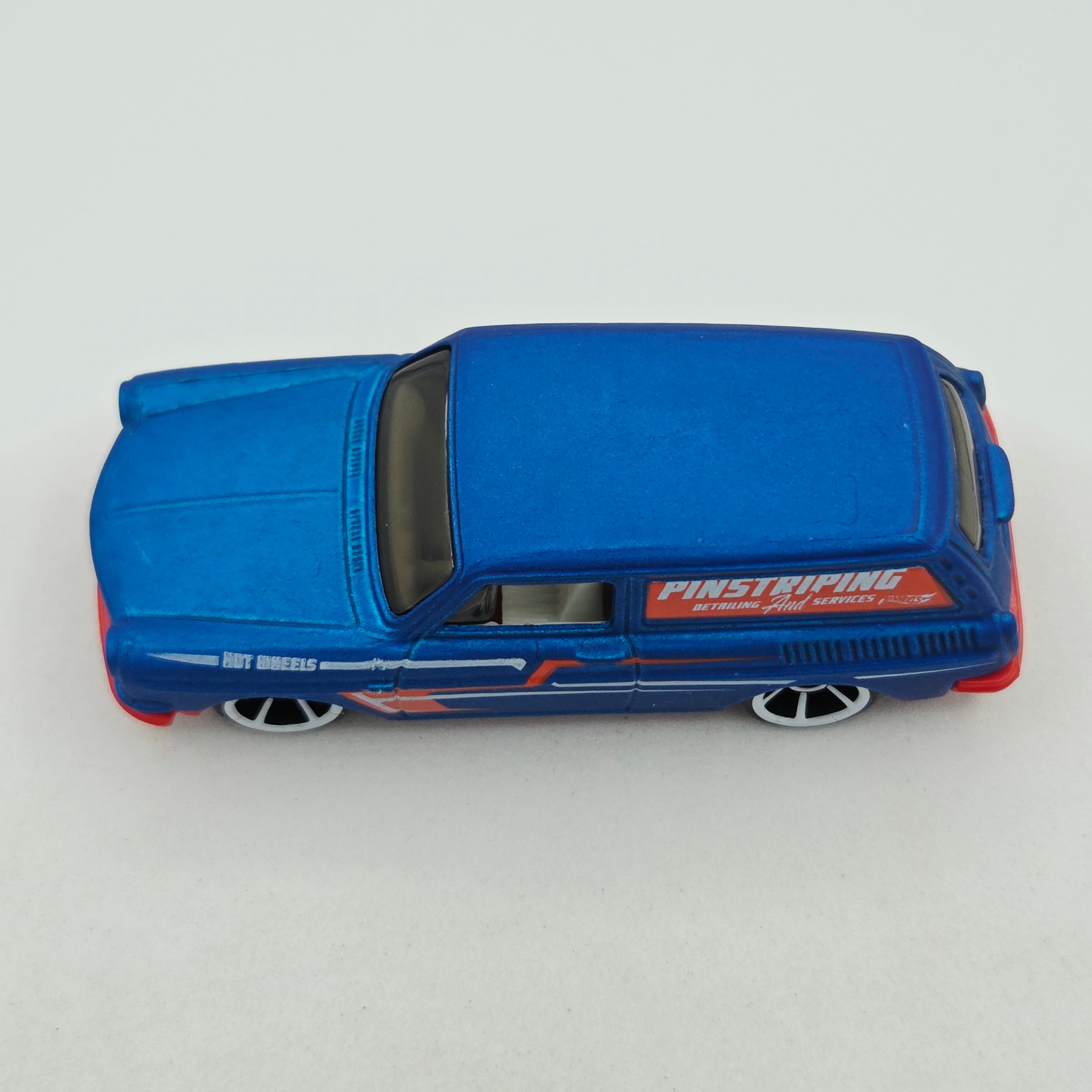 Hot Wheels '69 Volkswagen Squareback "Pinstriping" (2018 HW Metro 5 Pack - Multipack Exclusive)