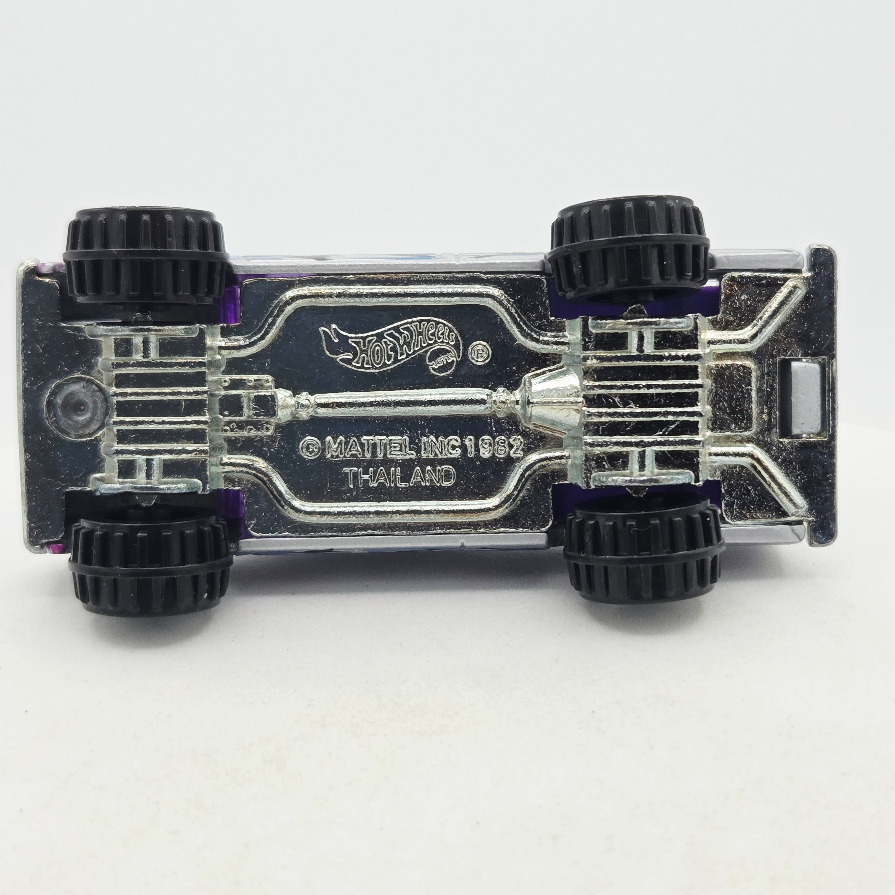 Hot Wheels Chevy / GMC Pickup - Pathbeater, Surf Patrol "Storm Chaser" (2000 HW Basic / Mainline)