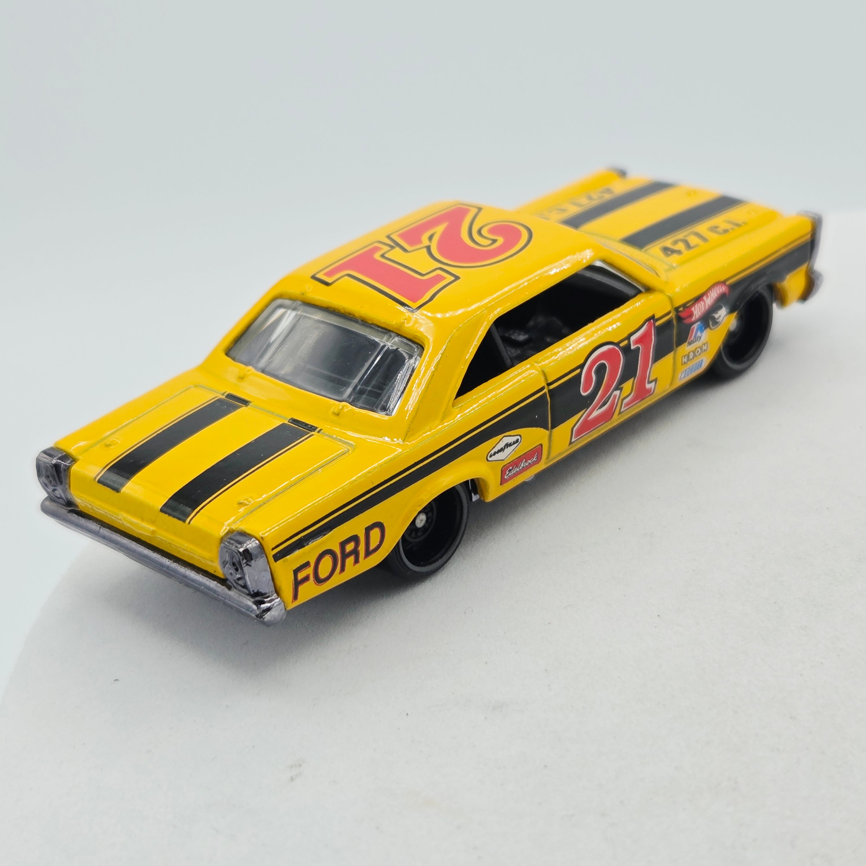 Hot Wheels - TREASURE HUNT - '65 Ford Galaxie 500 (2021 HW Basic - Mus