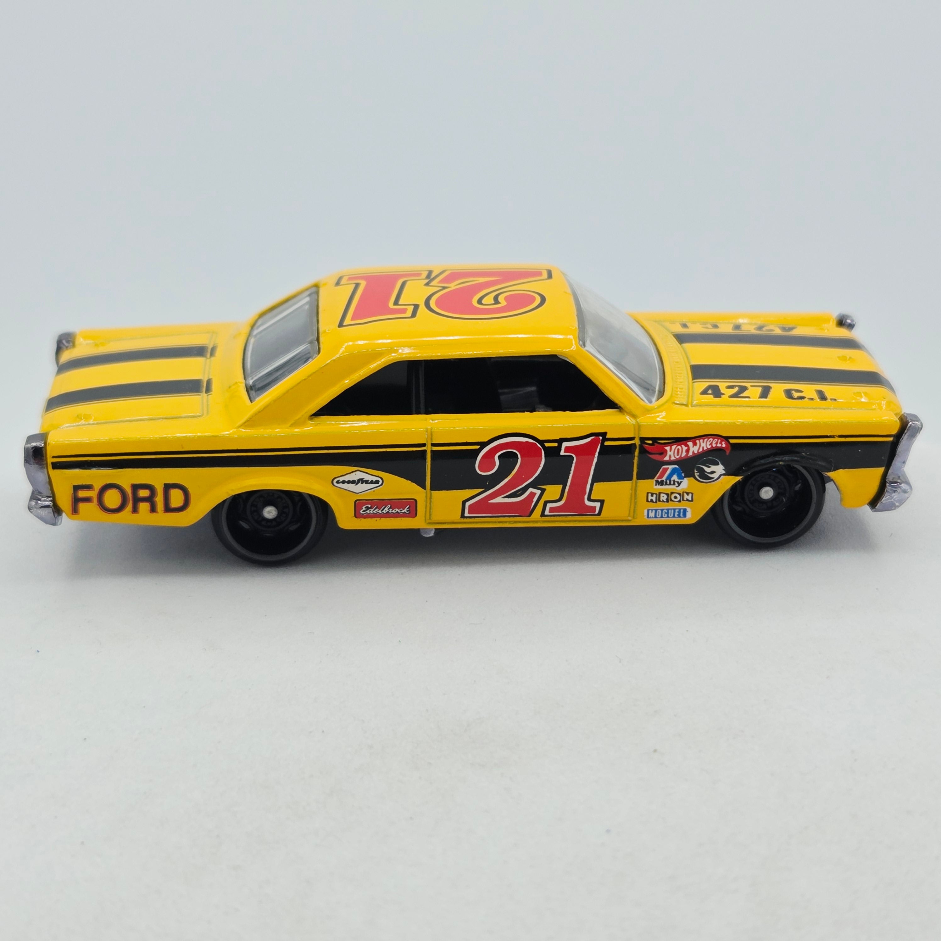 Hot Wheels - TREASURE HUNT - '65 Ford Galaxie 500 (2021 HW Basic - Muscle Mania)