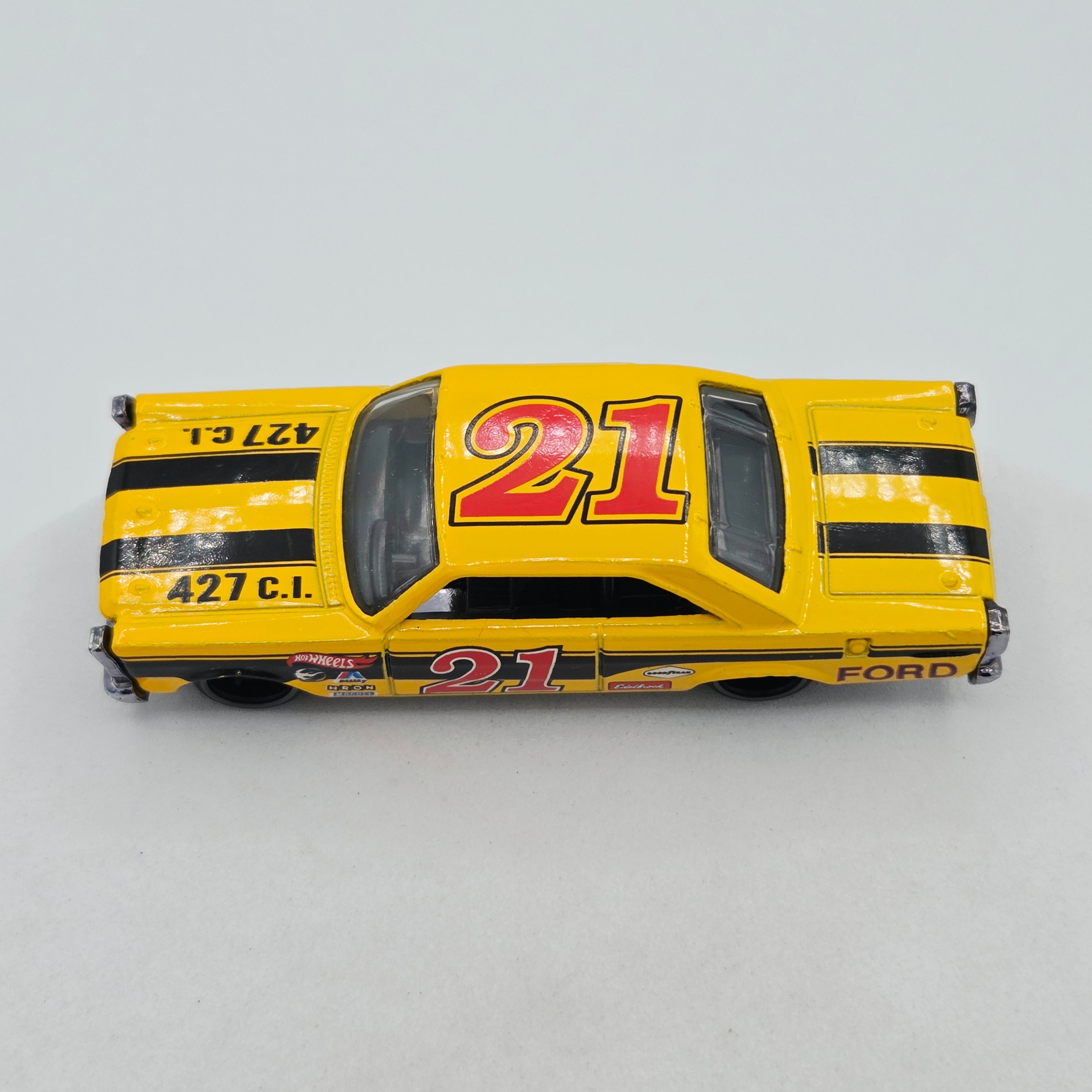 Hot Wheels - TREASURE HUNT - '65 Ford Galaxie 500 (2021 HW Basic - Muscle Mania)