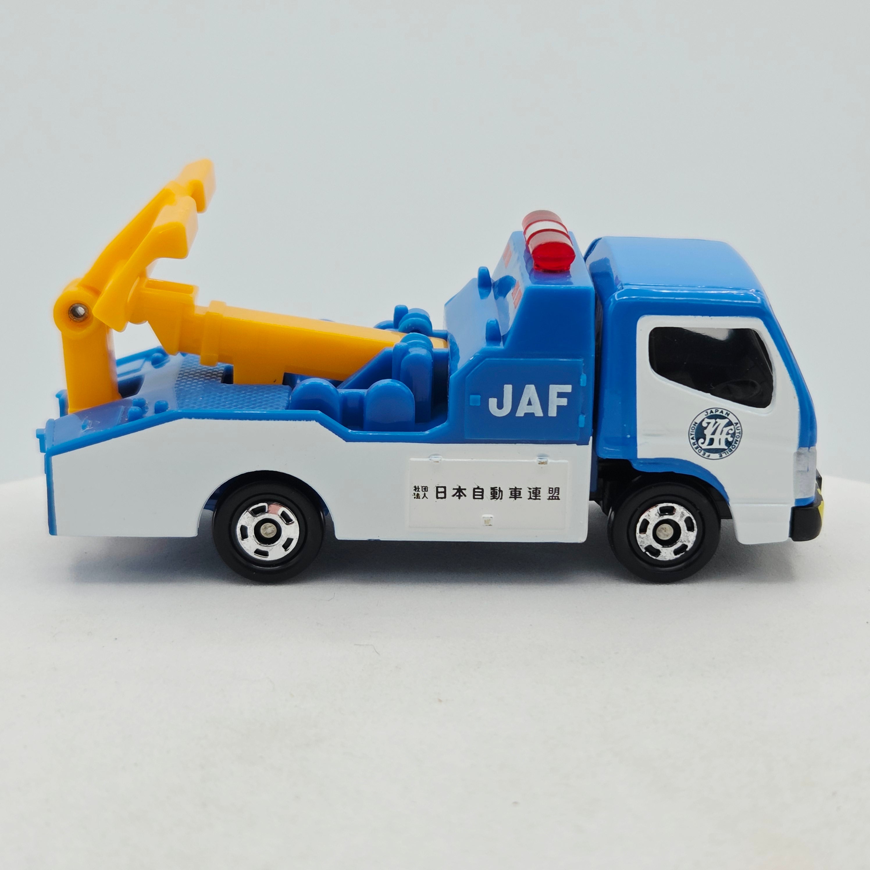 Takara Tomy - Mitsubishi Fuso Canter JAF Wrecker #2 (Classic Tomica Minicars)