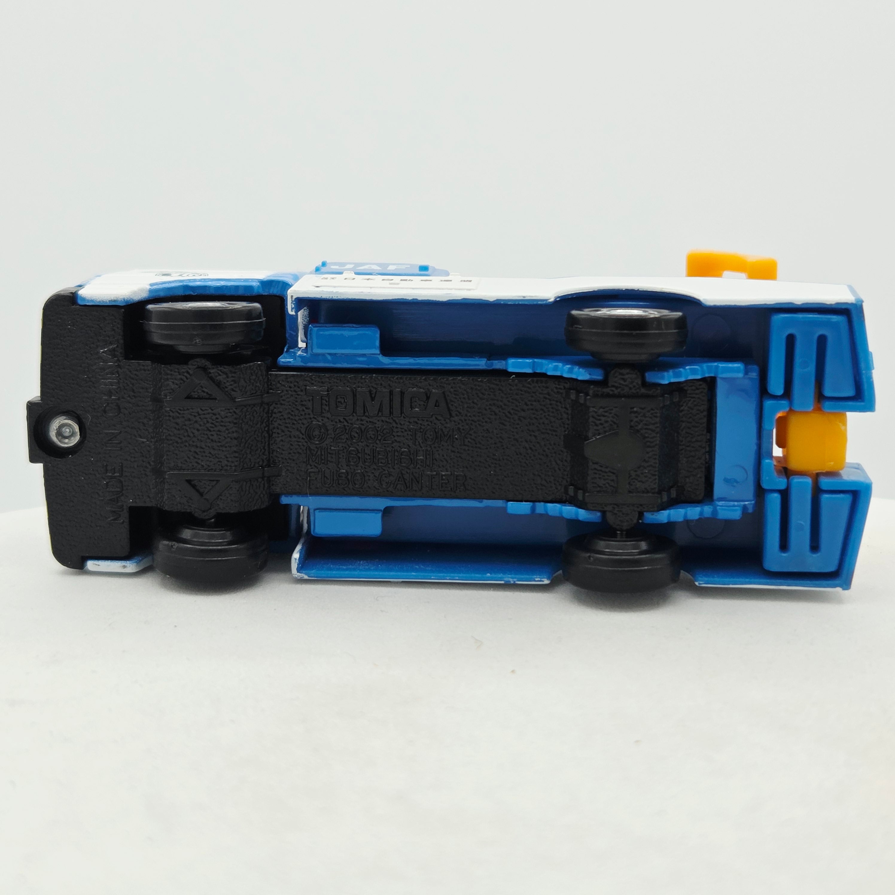 Takara Tomy - Mitsubishi Fuso Canter JAF Wrecker #2 (Classic Tomica Minicars)