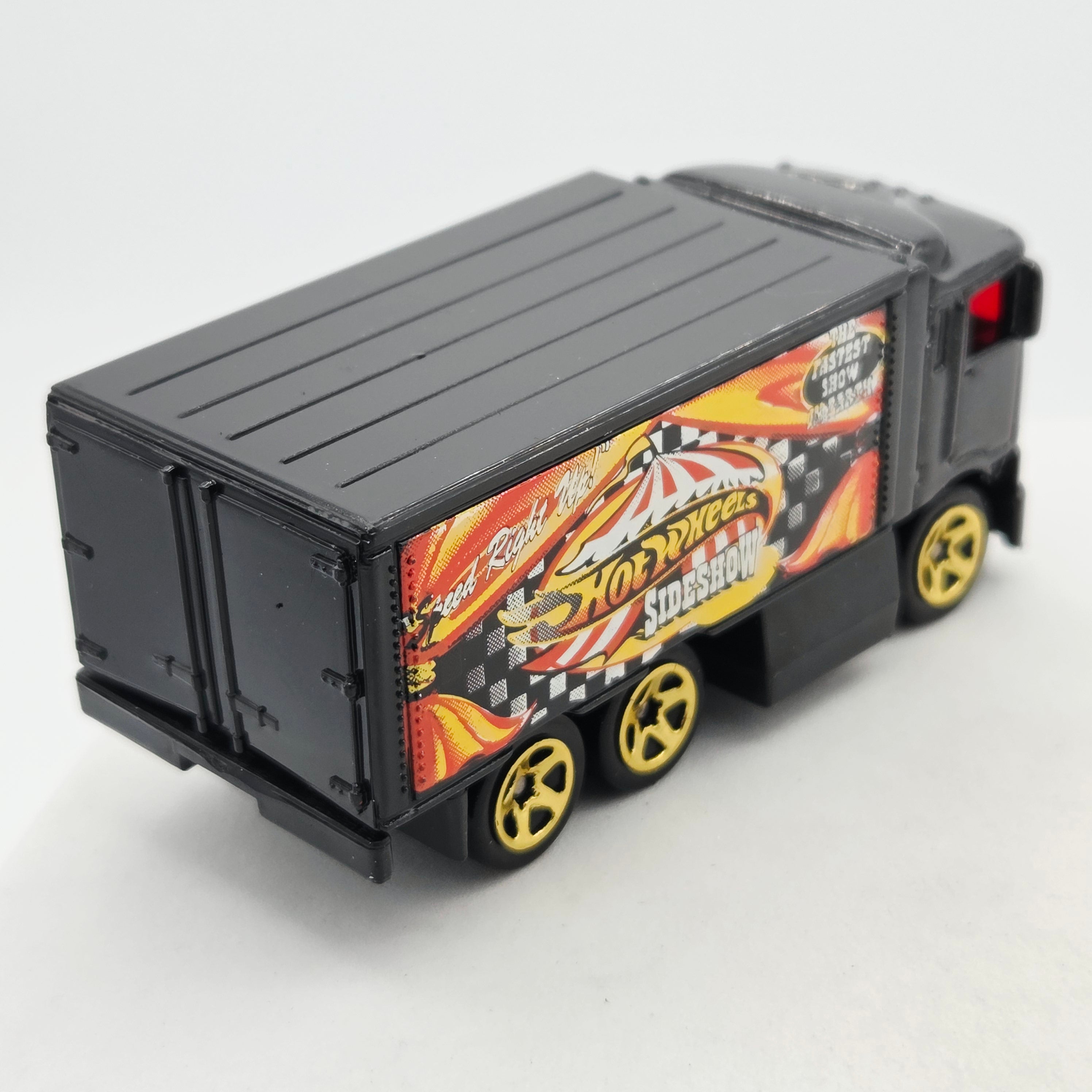 Hot Wheels Hiway Hauler Box Truck "Sideshow" (2003 HW Basic)