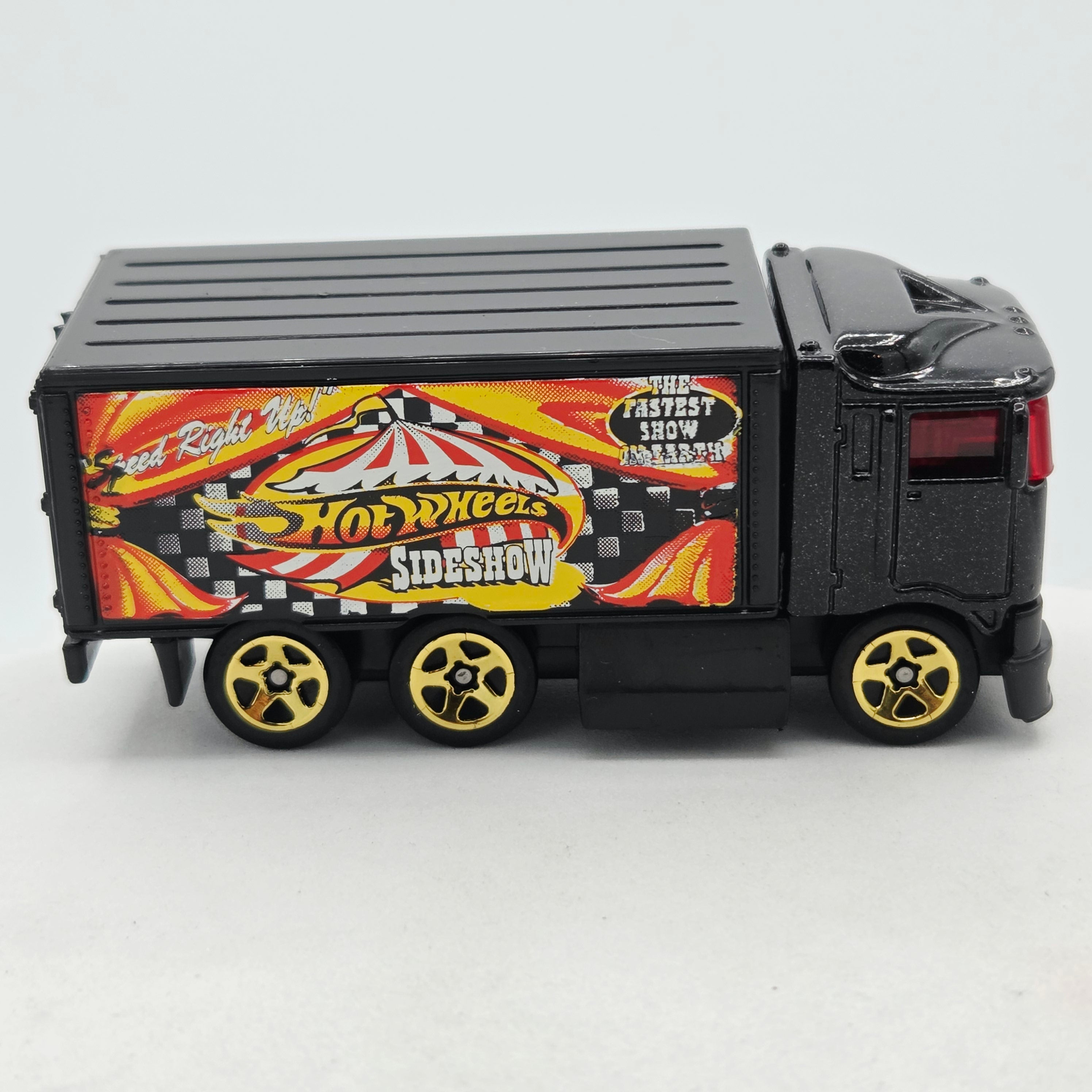 Hot Wheels Hiway Hauler Box Truck "Sideshow" (2003 HW Basic)