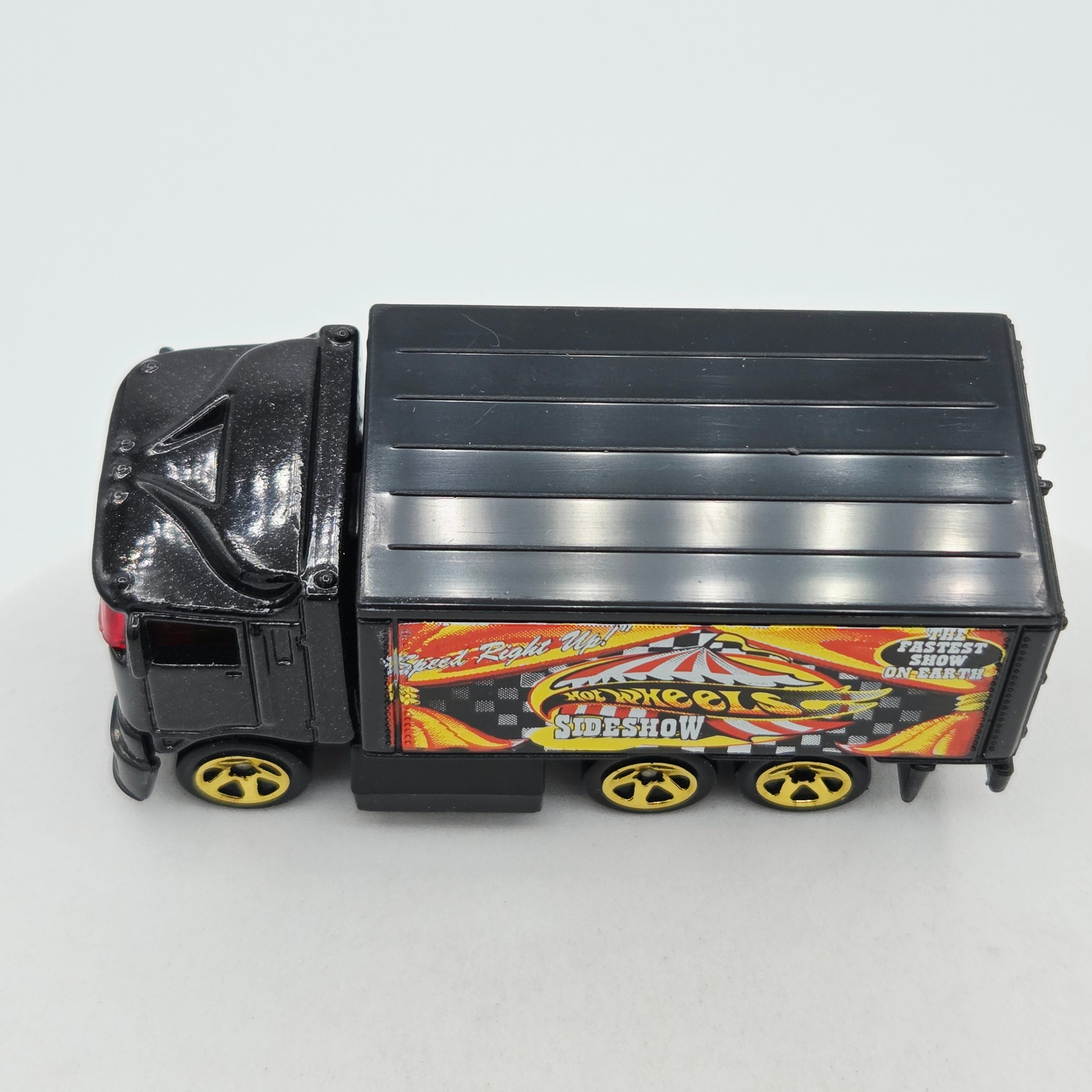 Hot Wheels Hiway Hauler Box Truck "Sideshow" (2003 HW Basic)