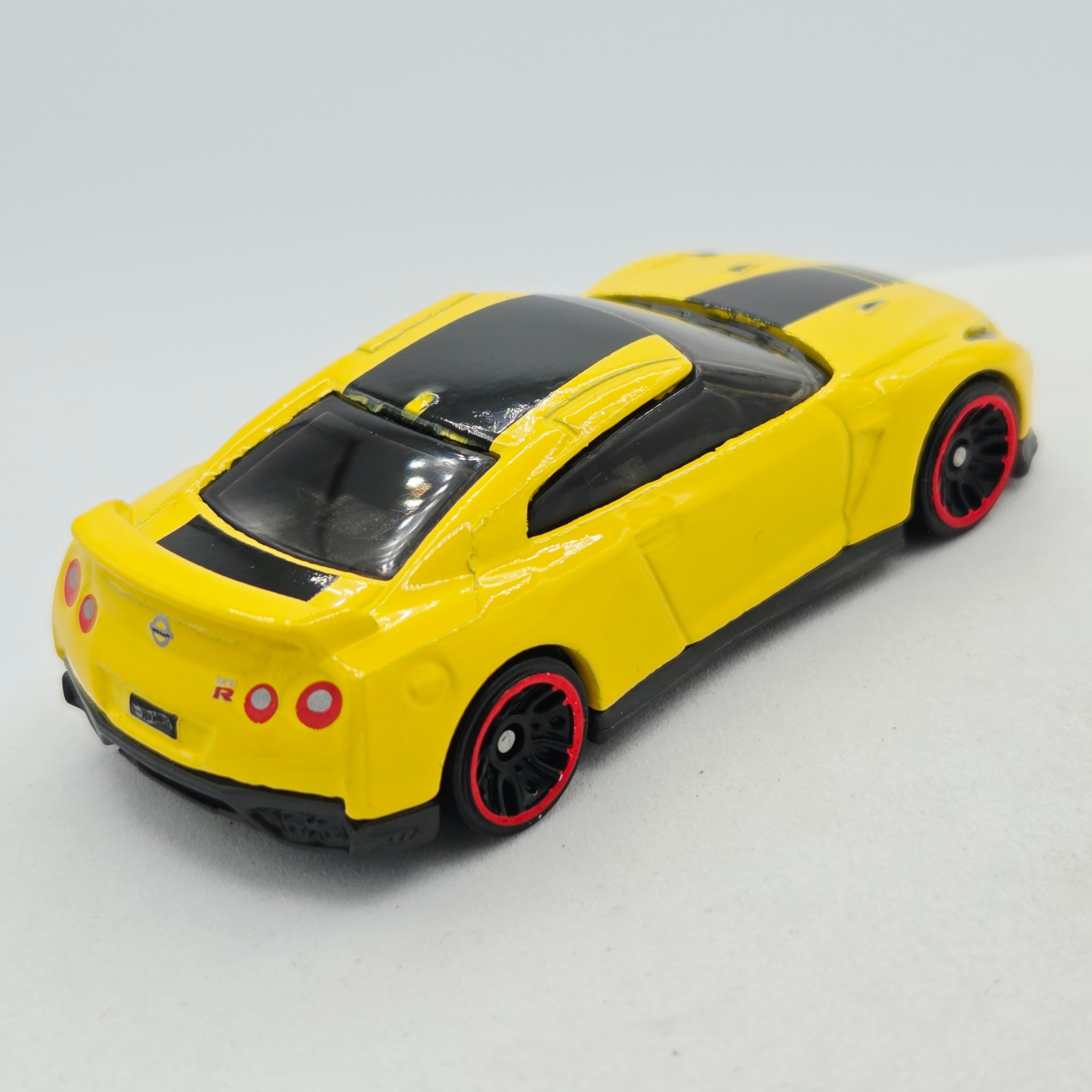 Hot Wheels '17 Nissan GT-R R35 (2021 HW Basic - Then and Now)