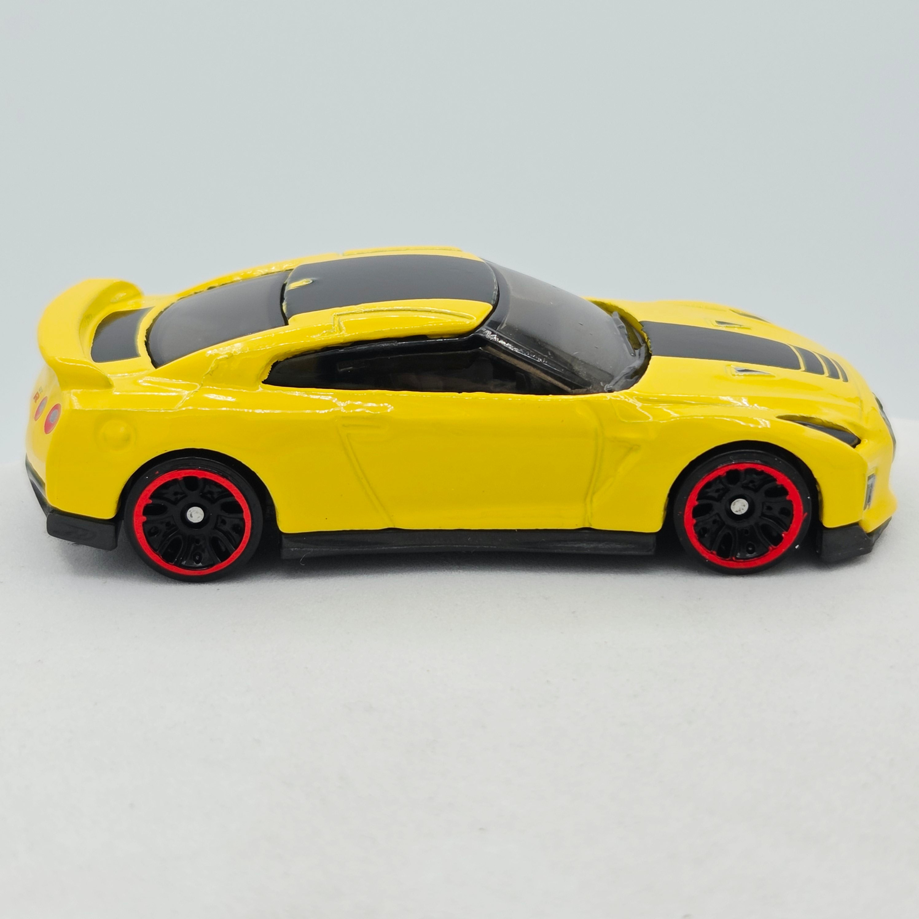 Hot Wheels '17 Nissan GT-R R35 (2021 HW Basic - Then and Now)