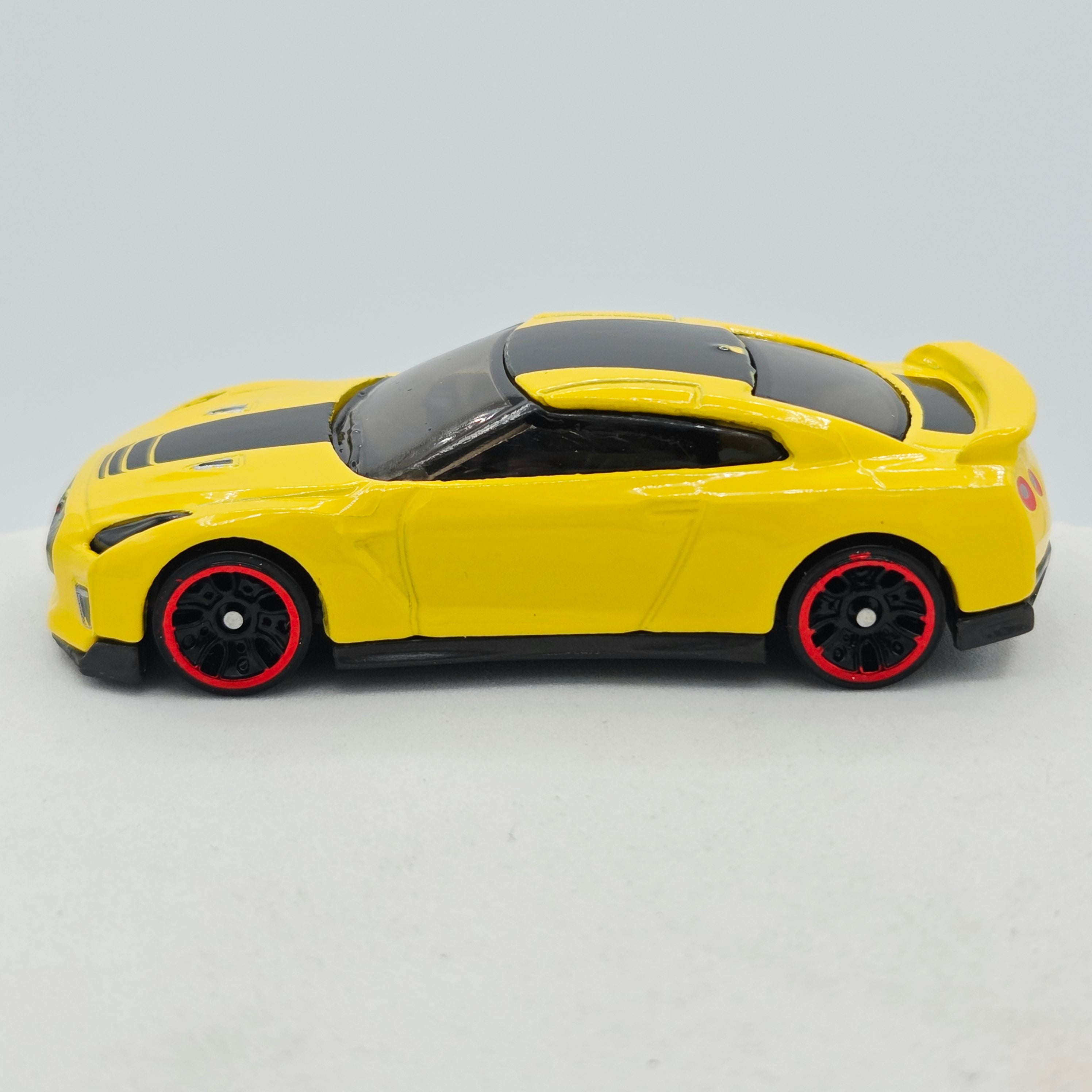 Hot Wheels '17 Nissan GT-R R35 (2021 HW Basic - Then and Now)