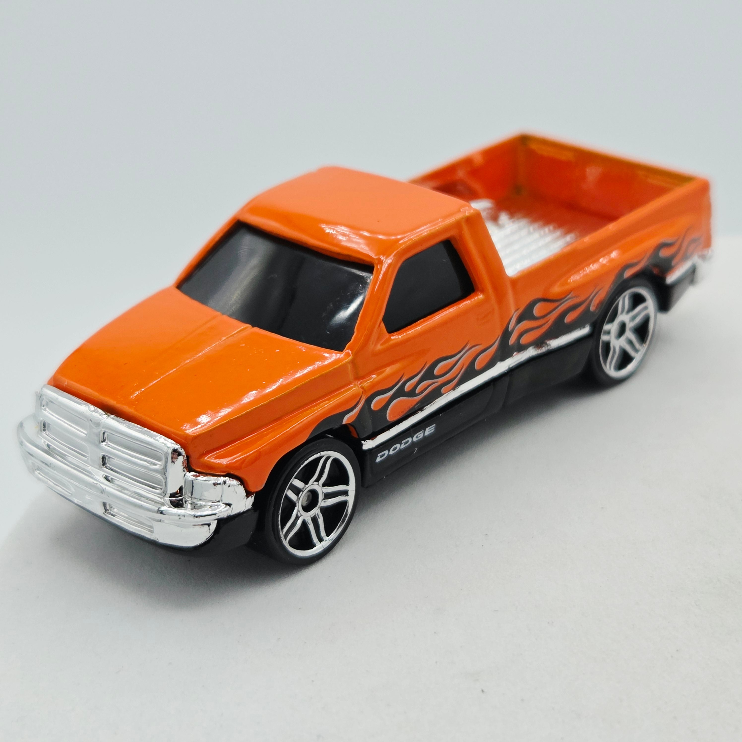 Hot Wheels '95 Dodge Ram 1500 Pickup - Orange (2006 HW Basic)