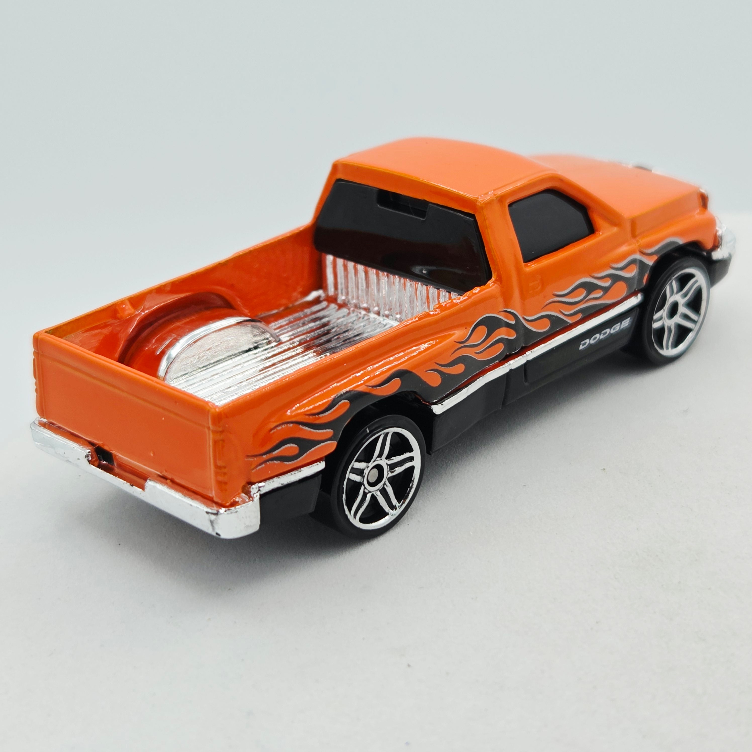 Hot Wheels '95 Dodge Ram 1500 Pickup - Orange (2006 HW Basic)