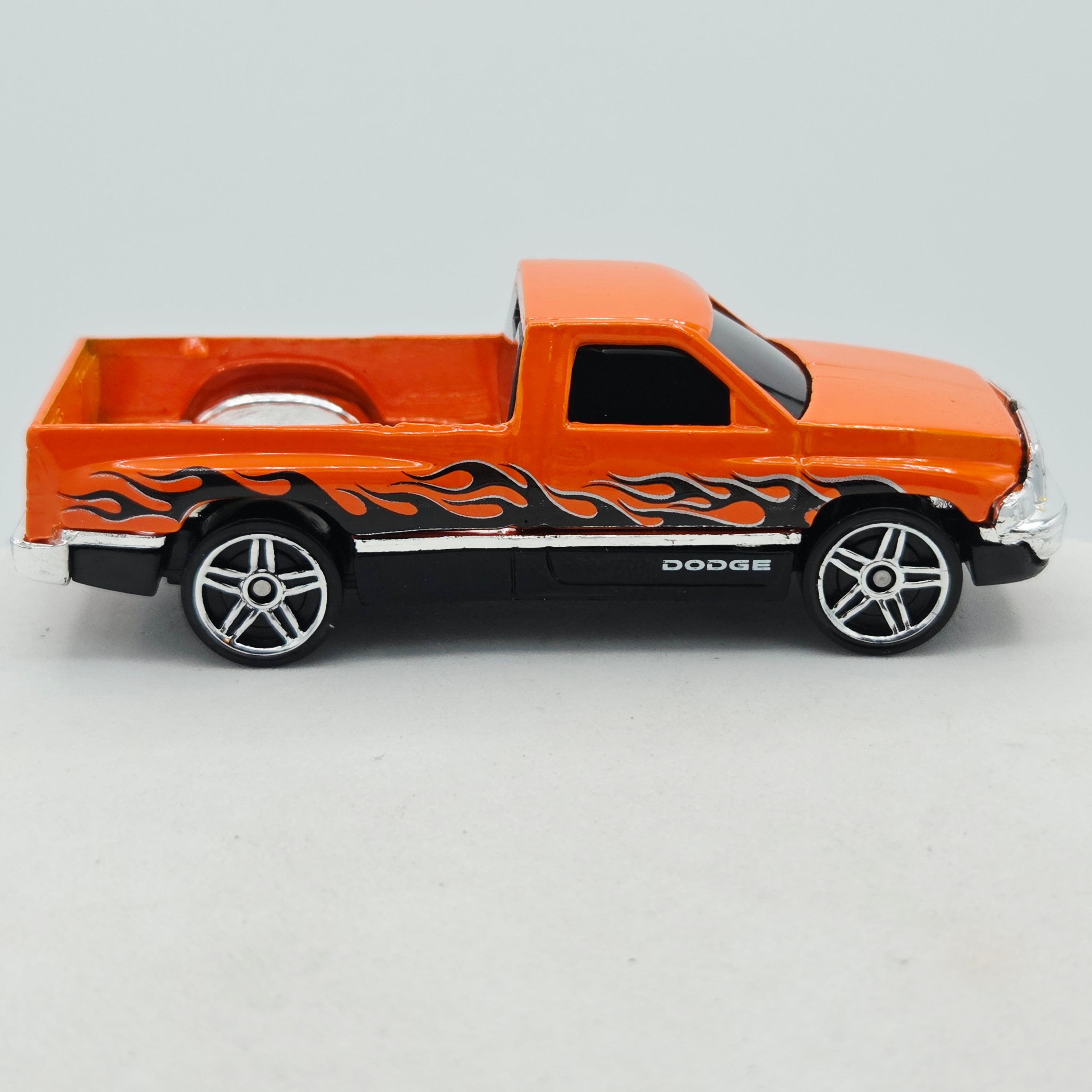 Hot Wheels '95 Dodge Ram 1500 Pickup - Orange (2006 HW Basic)