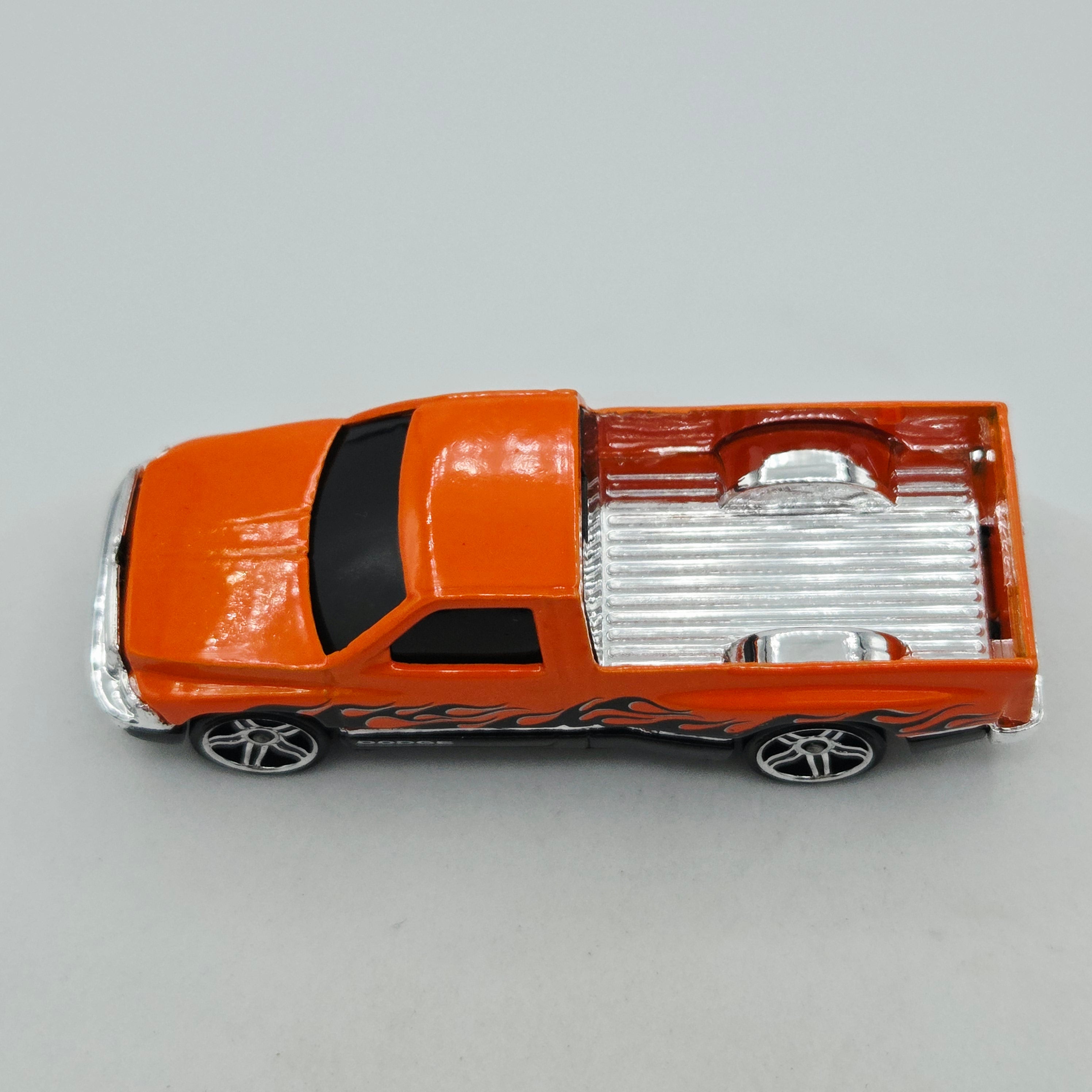 Hot Wheels '95 Dodge Ram 1500 Pickup - Orange (2006 HW Basic)
