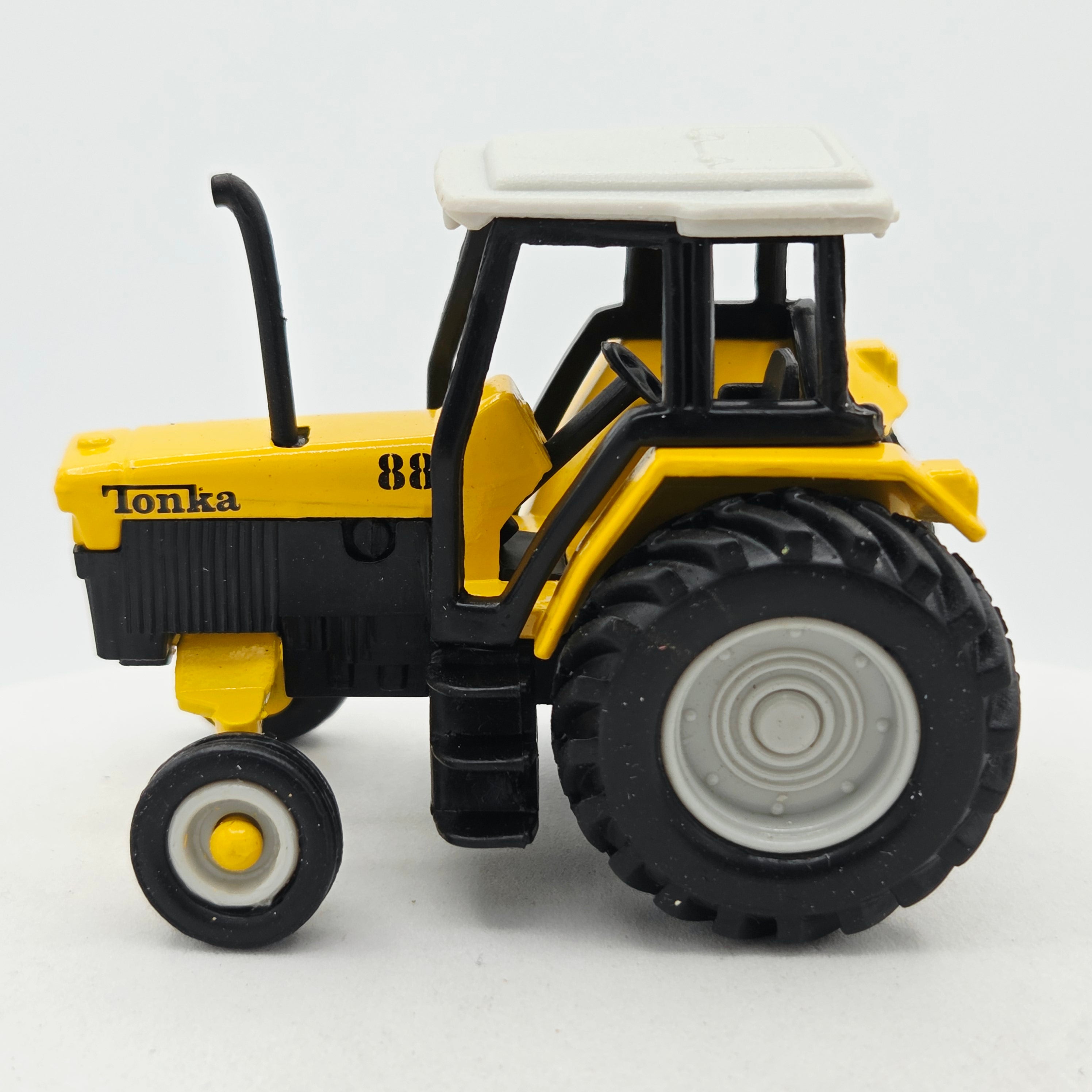 Maisto Tractor - Approx. 1:64, Yellow (1999 Tonka - Farm Equipment)
