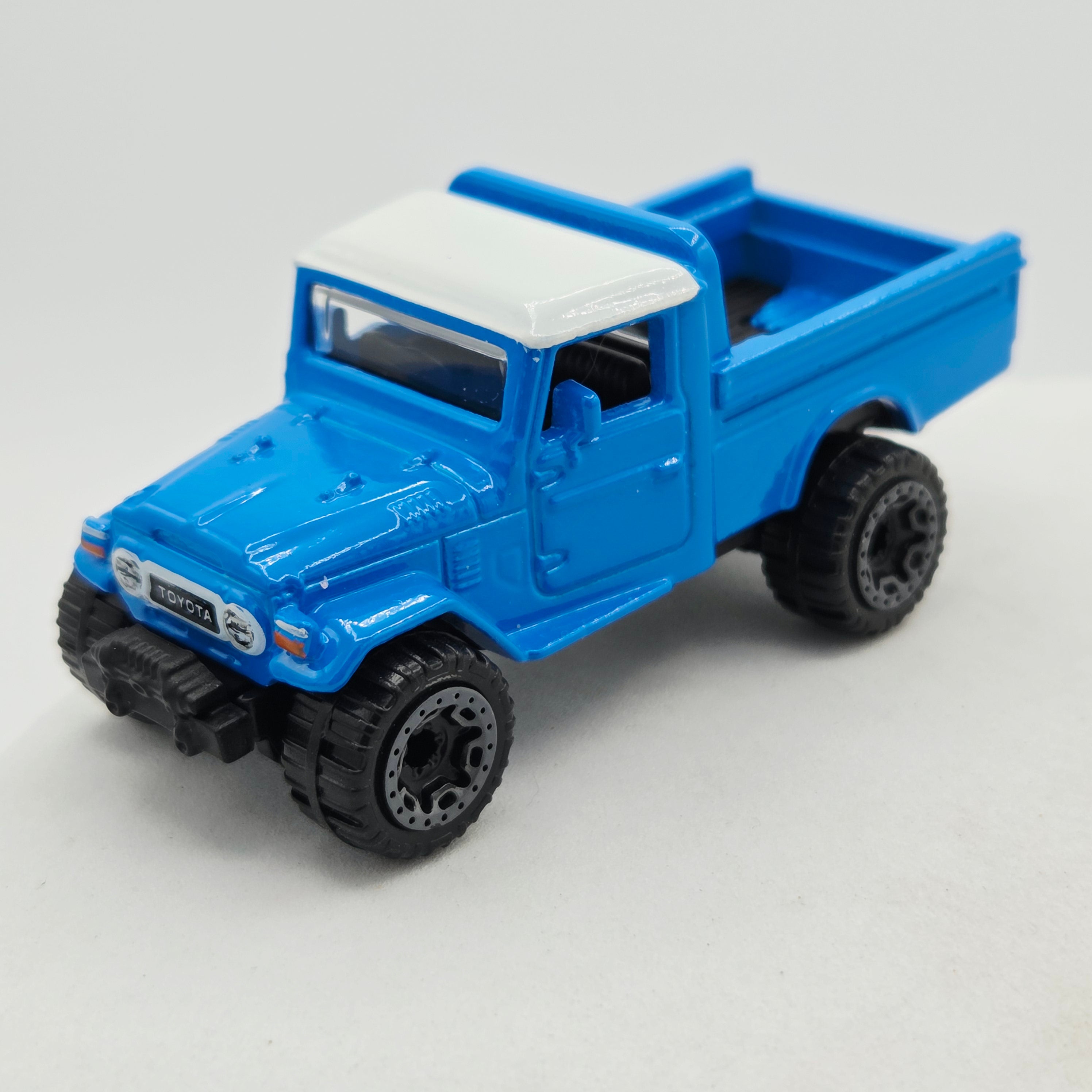 Hot Wheels Toyota Land Cruiser Pickup (2021 HW Basic - Hot Trucks)
