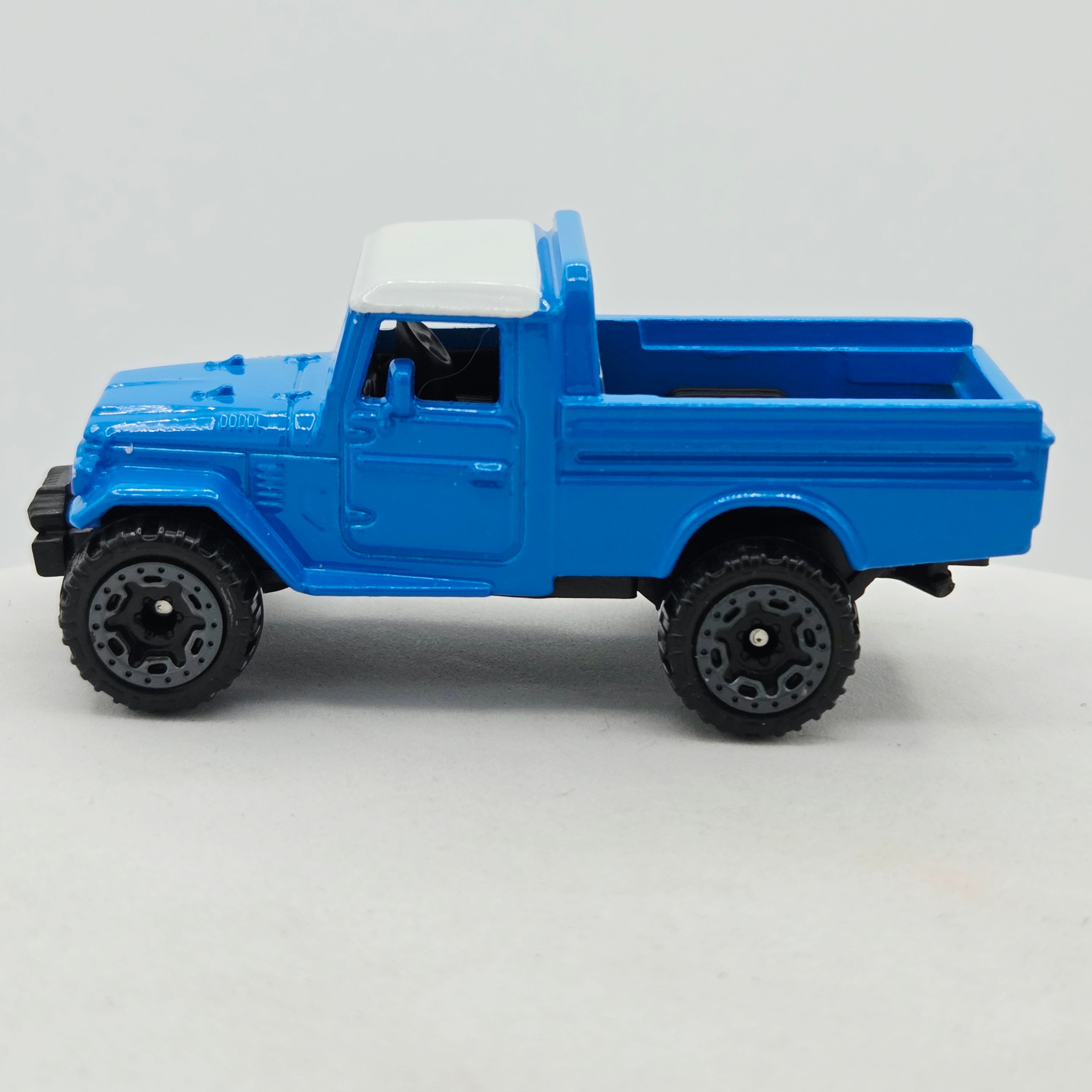 Hot Wheels Toyota Land Cruiser Pickup (2021 HW Basic - Hot Trucks)