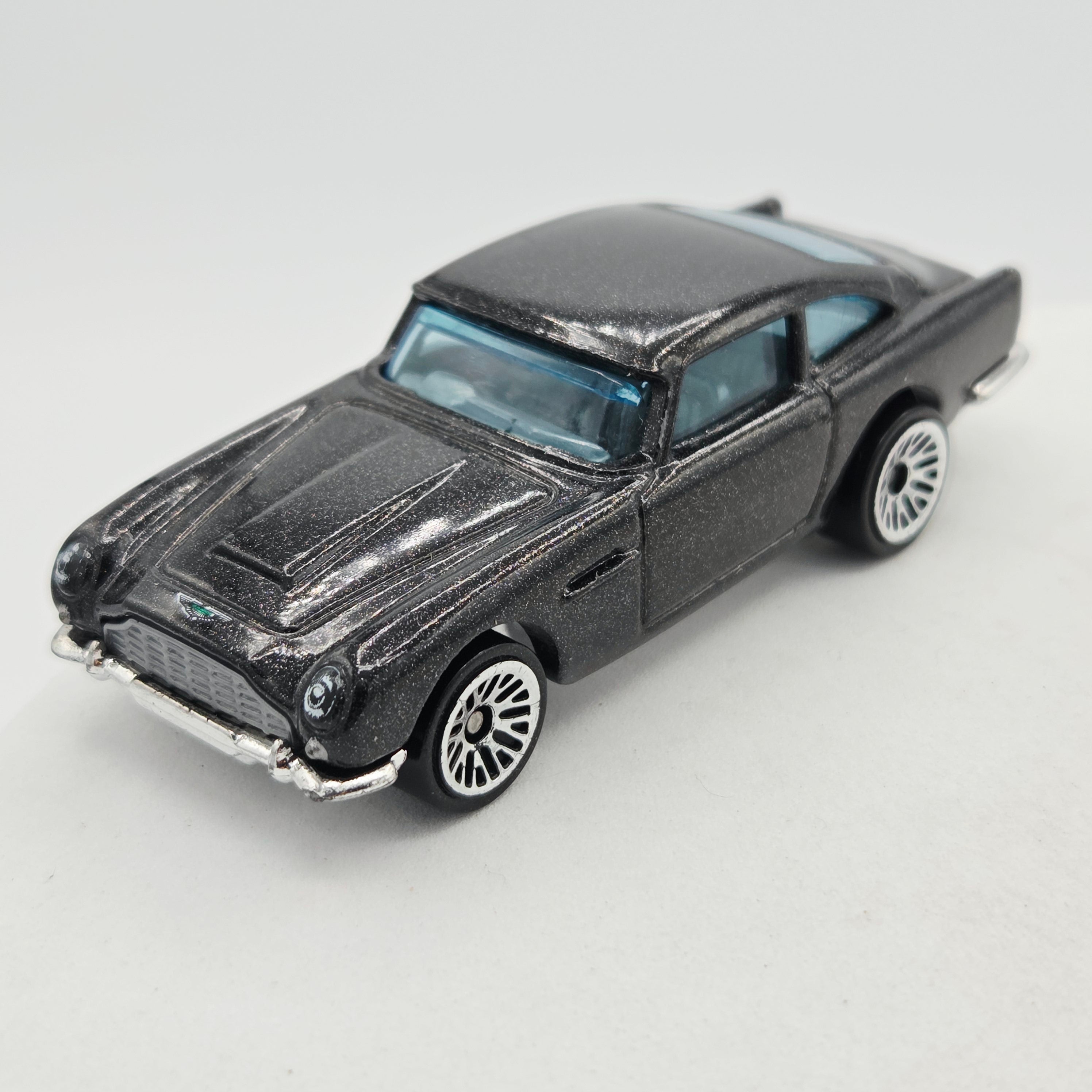 Hot Wheels '63 Aston Martin DB5 (2016 HW Basic - Then and Now)