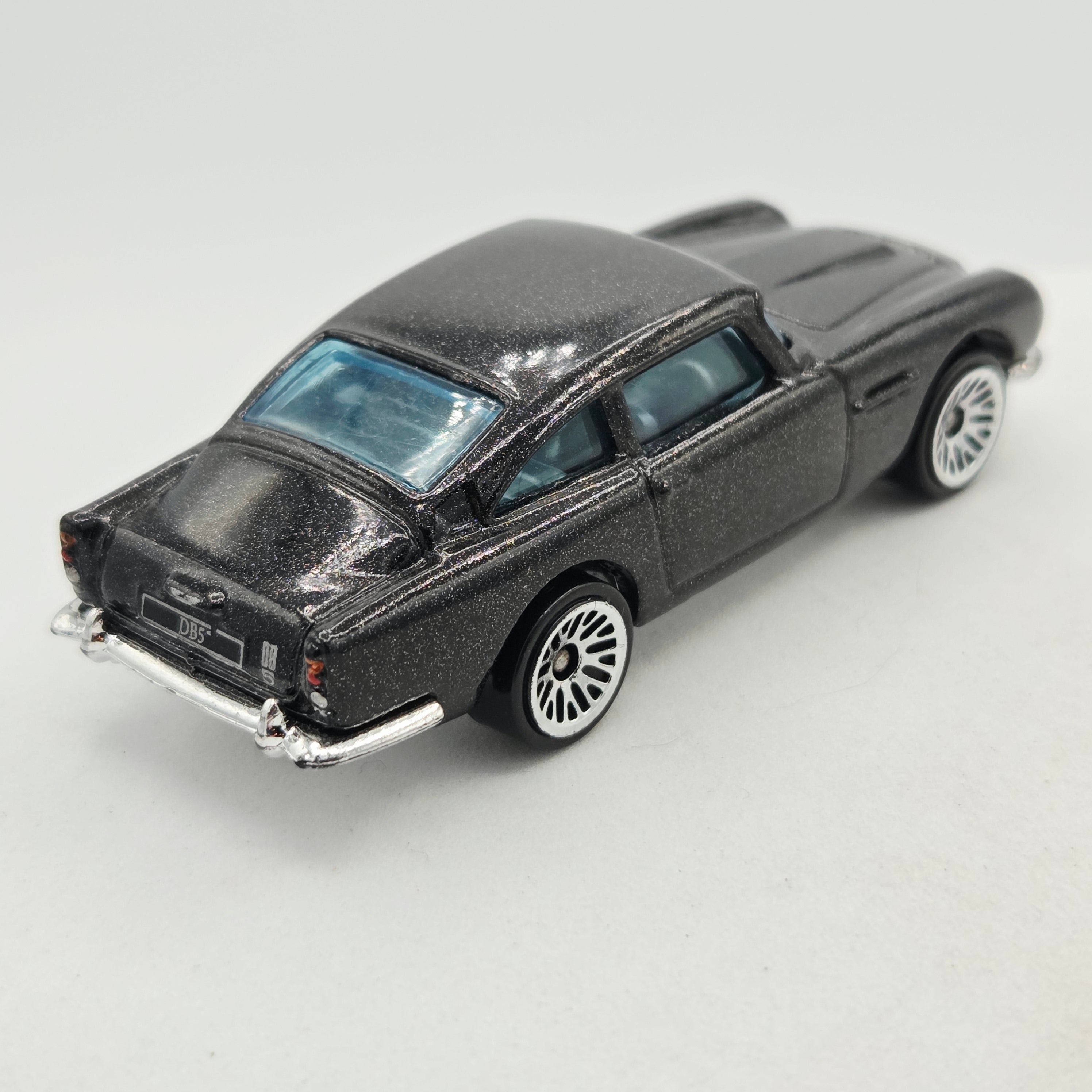 Hot Wheels '63 Aston Martin DB5 (2016 HW Basic - Then and Now)