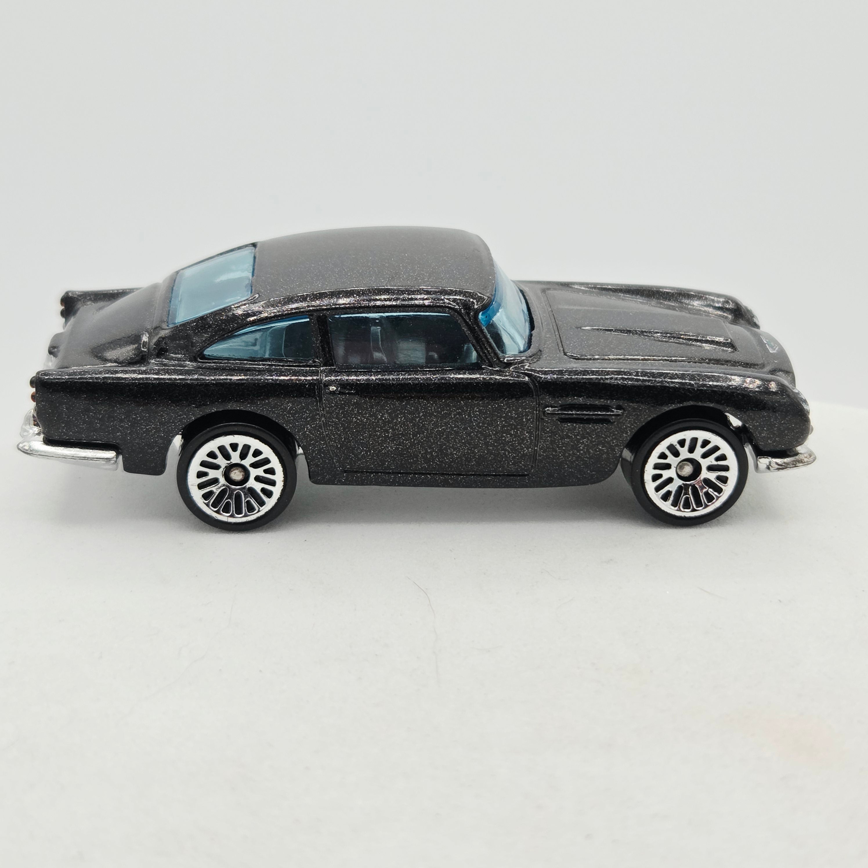 Hot Wheels '63 Aston Martin DB5 (2016 HW Basic - Then and Now)
