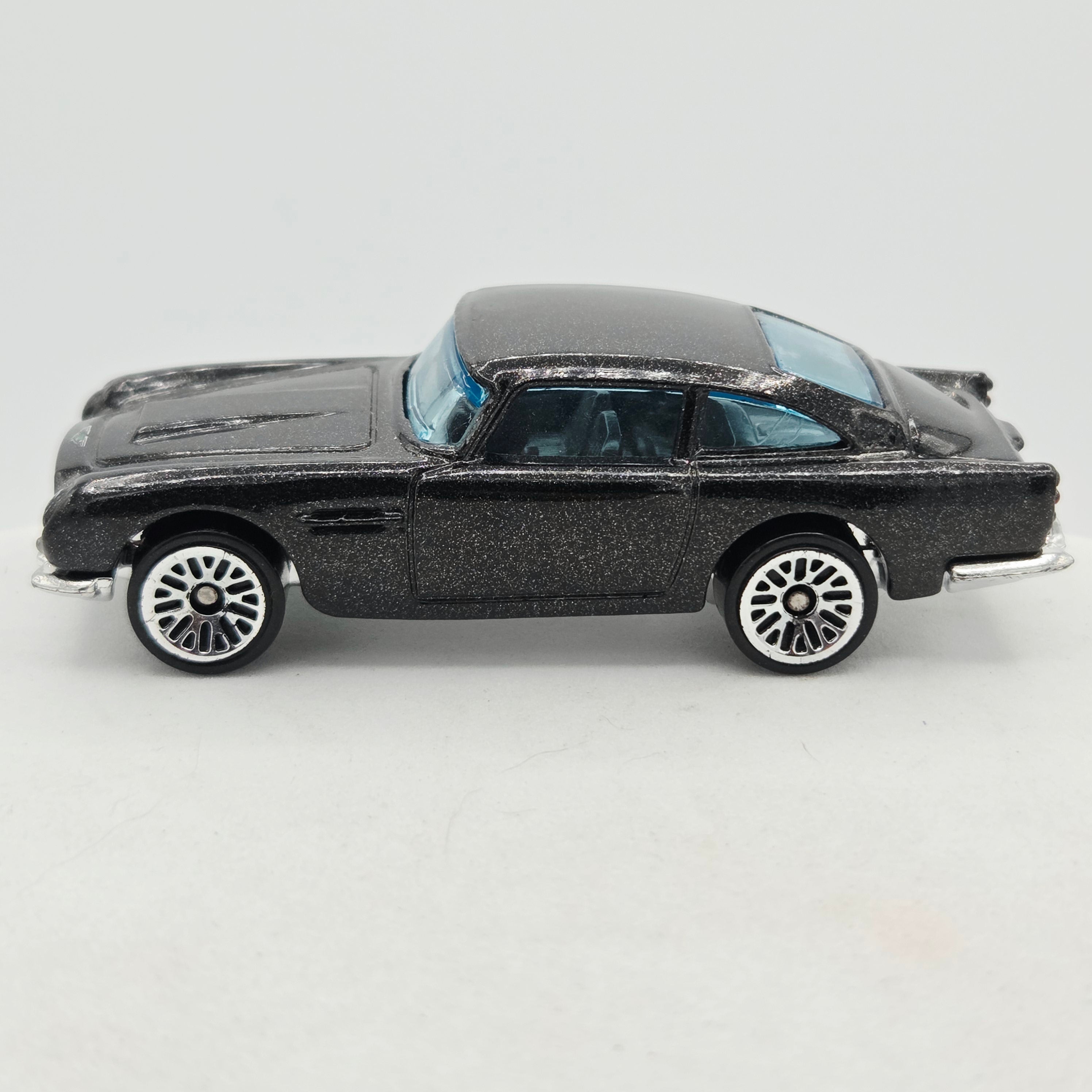 Hot Wheels '63 Aston Martin DB5 (2016 HW Basic - Then and Now)