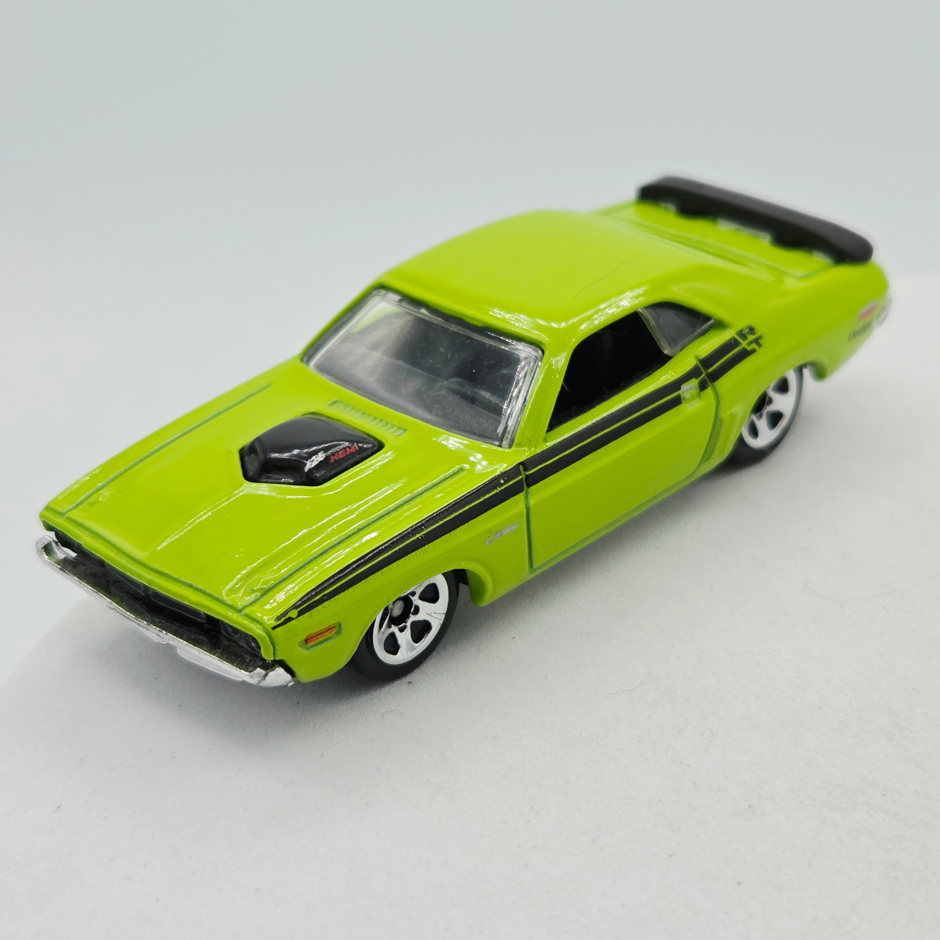 Hot Wheels '71 Dodge Challenger (2011 HW Basic - New Models)