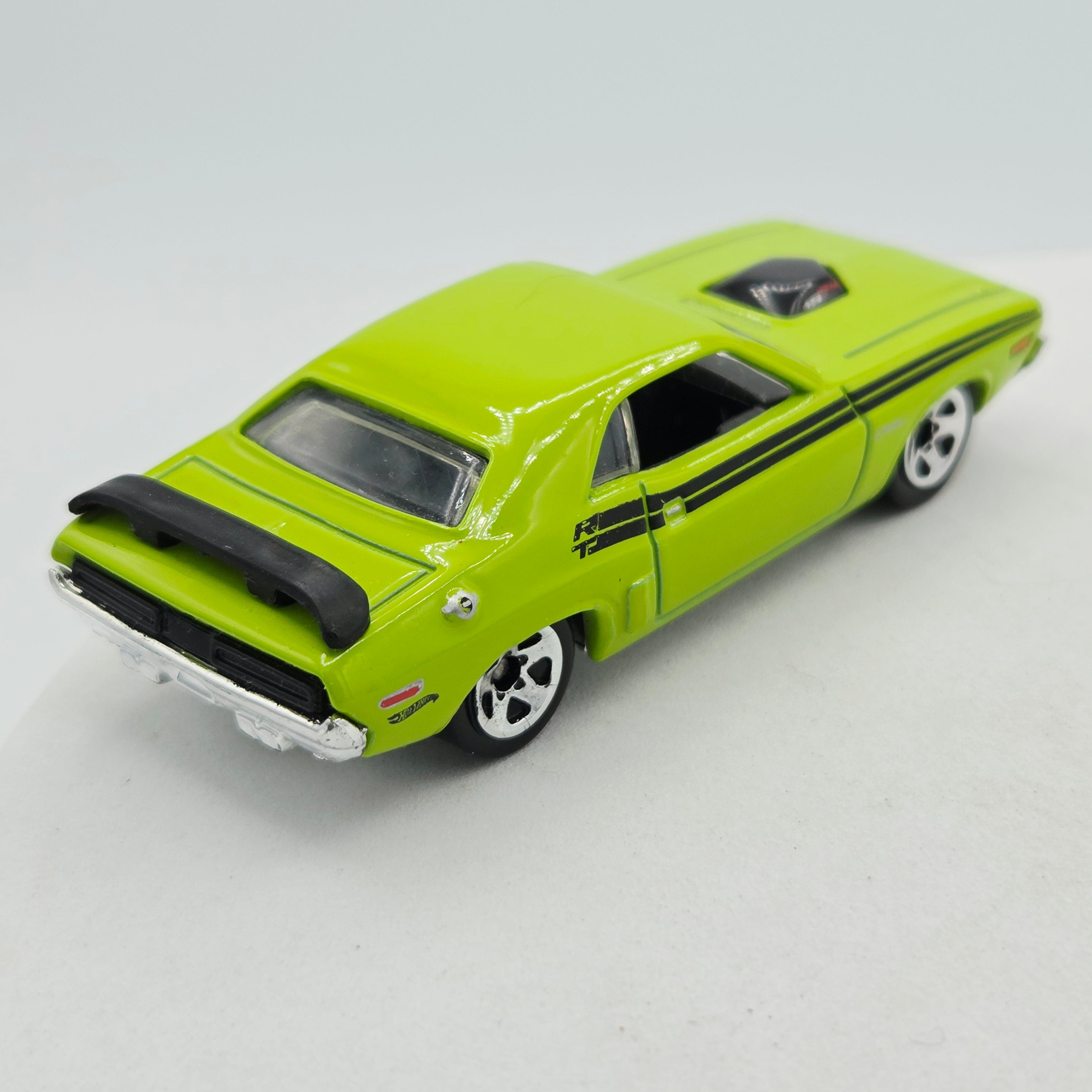 Hot Wheels '71 Dodge Challenger (2011 HW Basic - New Models)