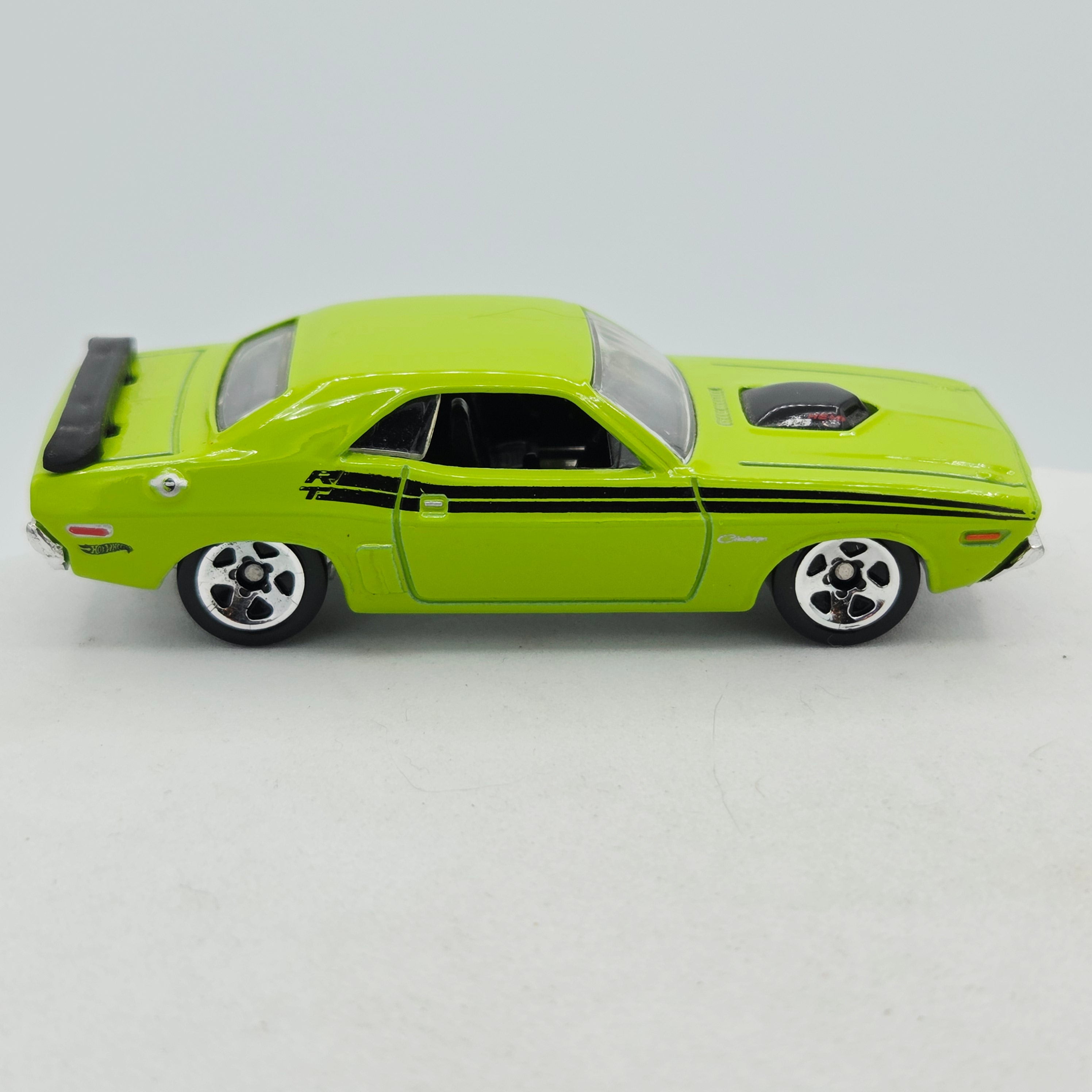 Hot Wheels '71 Dodge Challenger (2011 HW Basic - New Models)