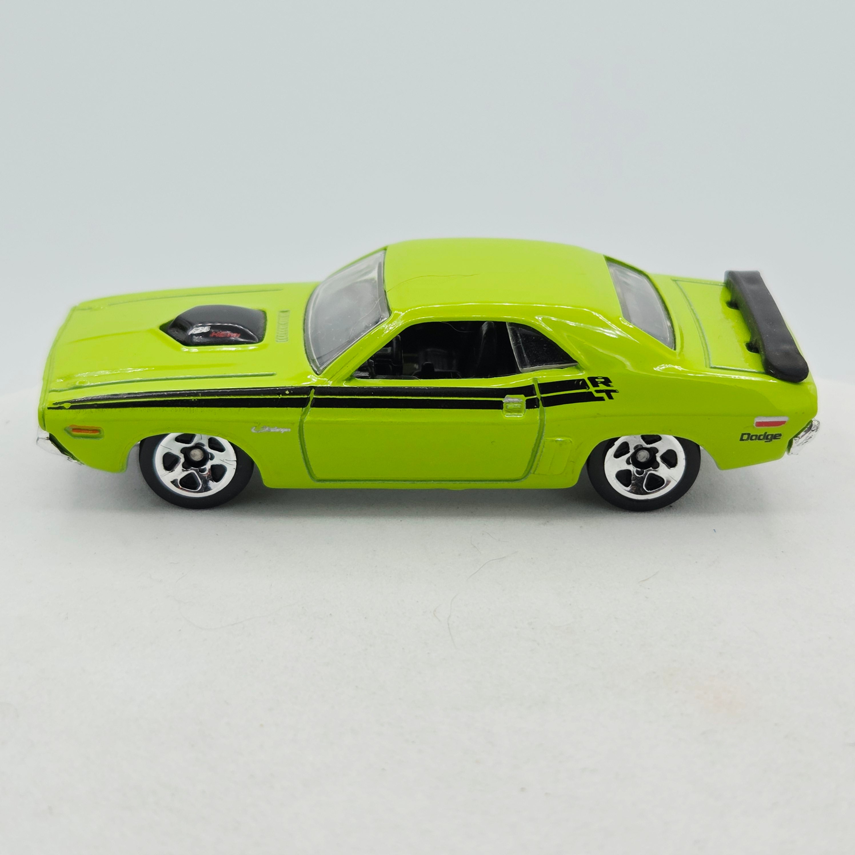 Hot Wheels '71 Dodge Challenger (2011 HW Basic - New Models)