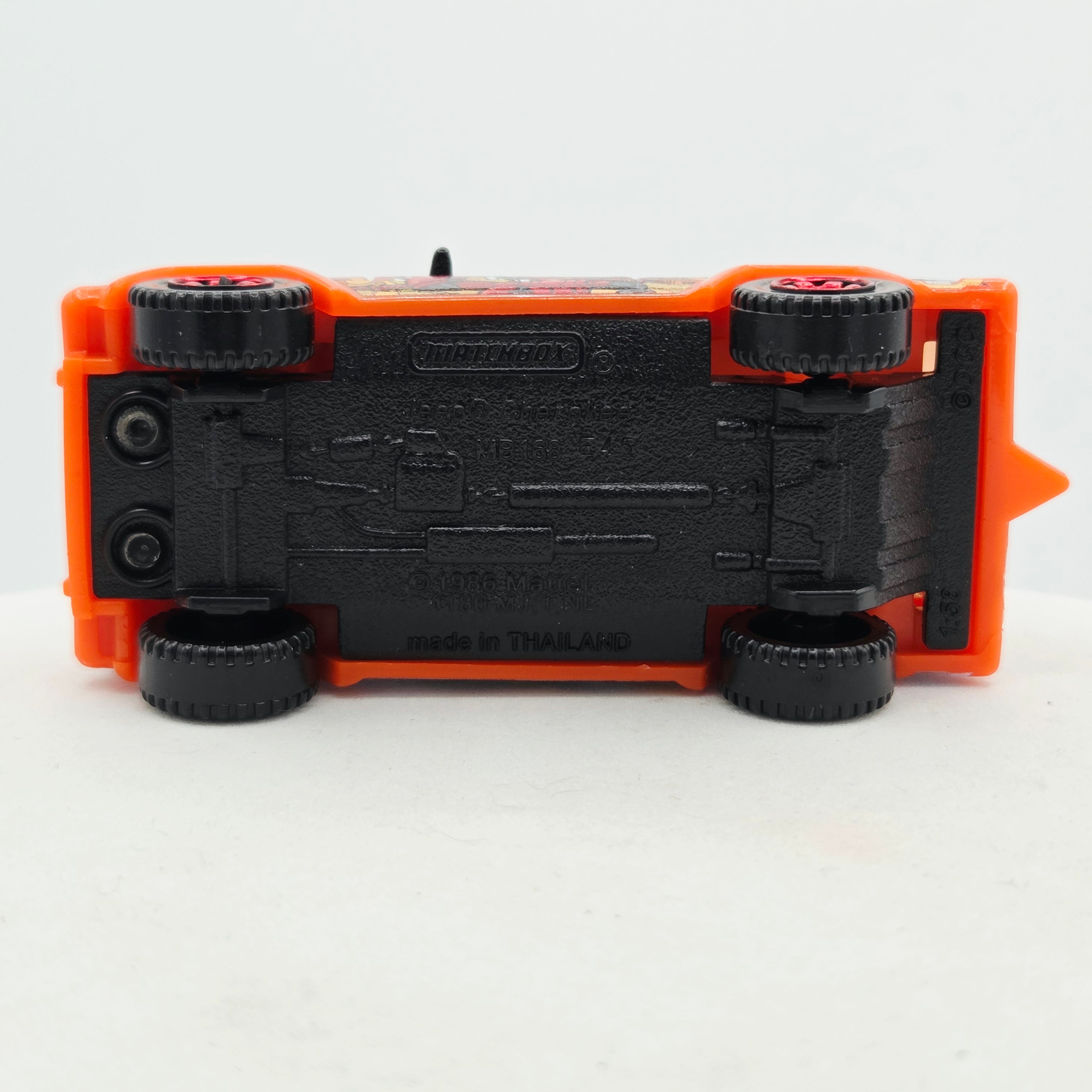 Matchbox Jeep Cherokee (2013 MBX Batman 3 Pack - Multipack Exclusive)
