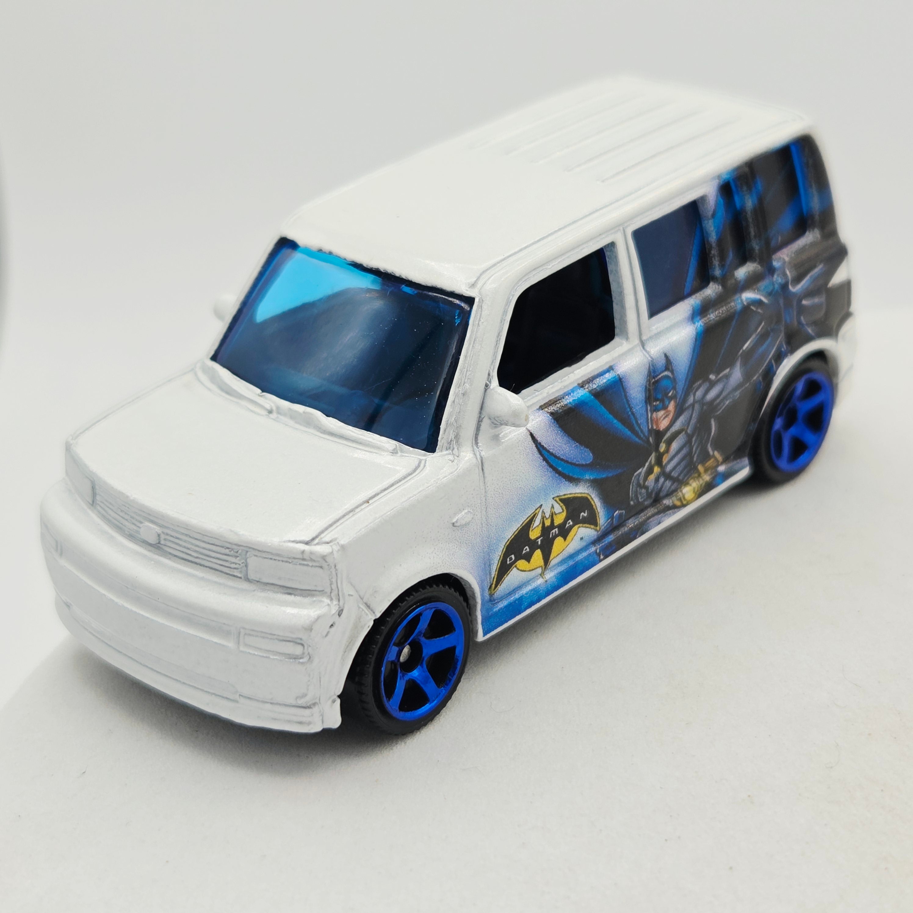 Matchbox Toyota Scion xB (2013 MBX Batman 3 Pack - Multipack Exclusive)