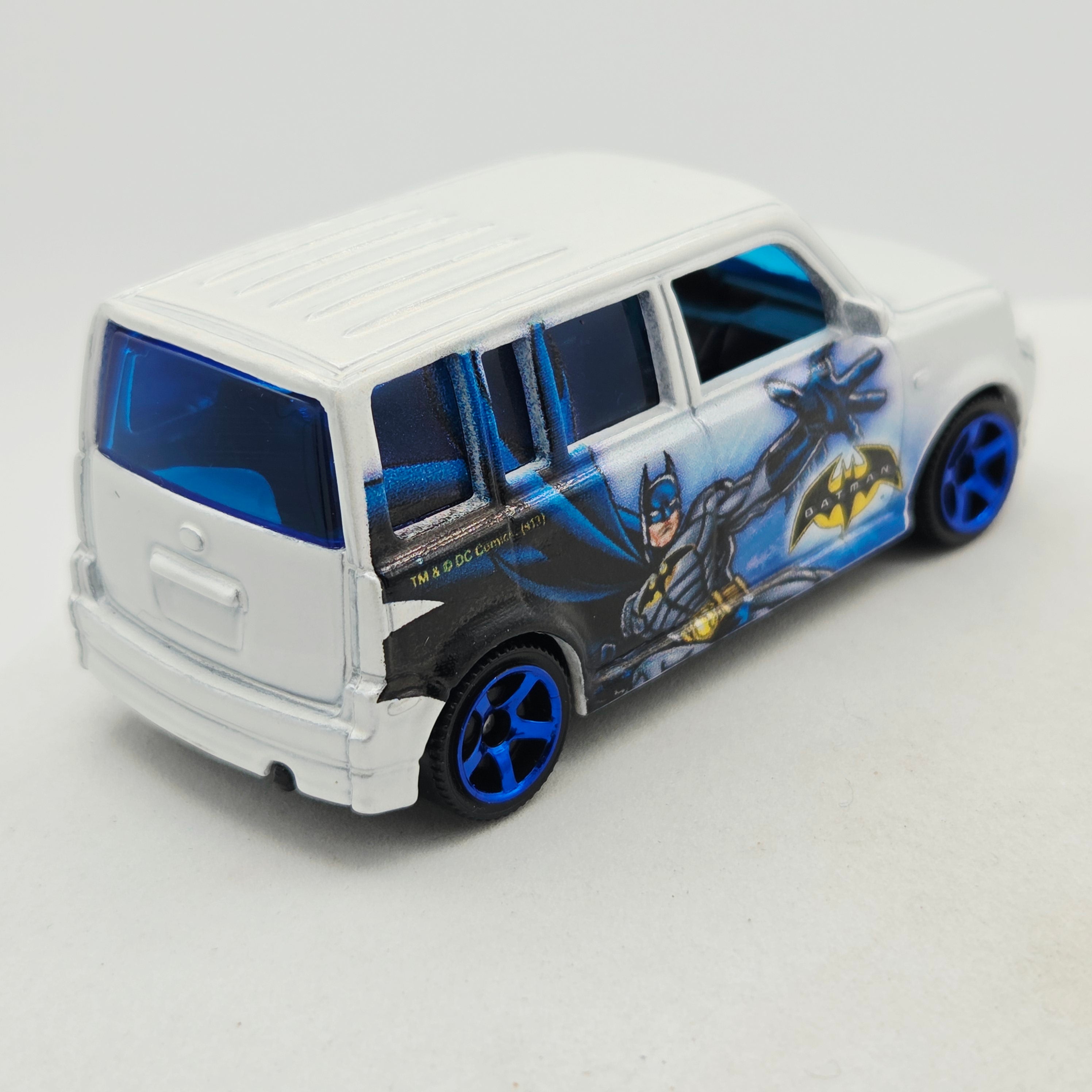 Matchbox Toyota Scion xB (2013 MBX Batman 3 Pack - Multipack Exclusive)