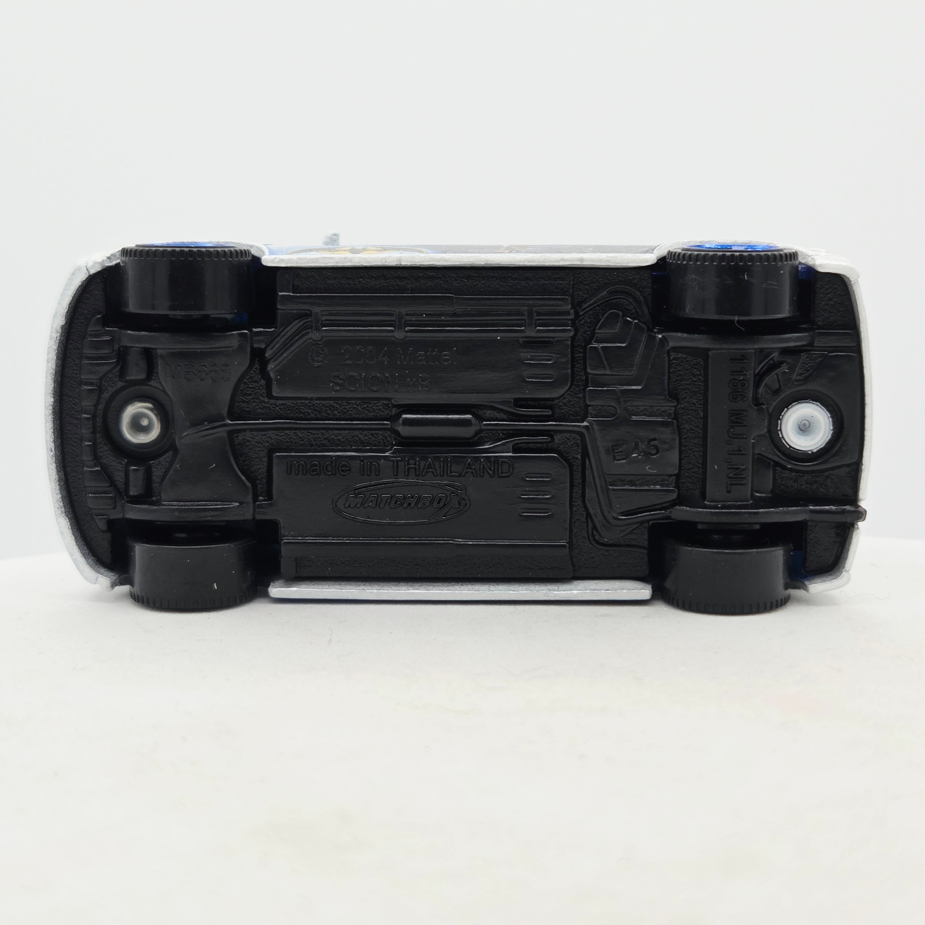 Matchbox Toyota Scion xB (2013 MBX Batman 3 Pack - Multipack Exclusive)