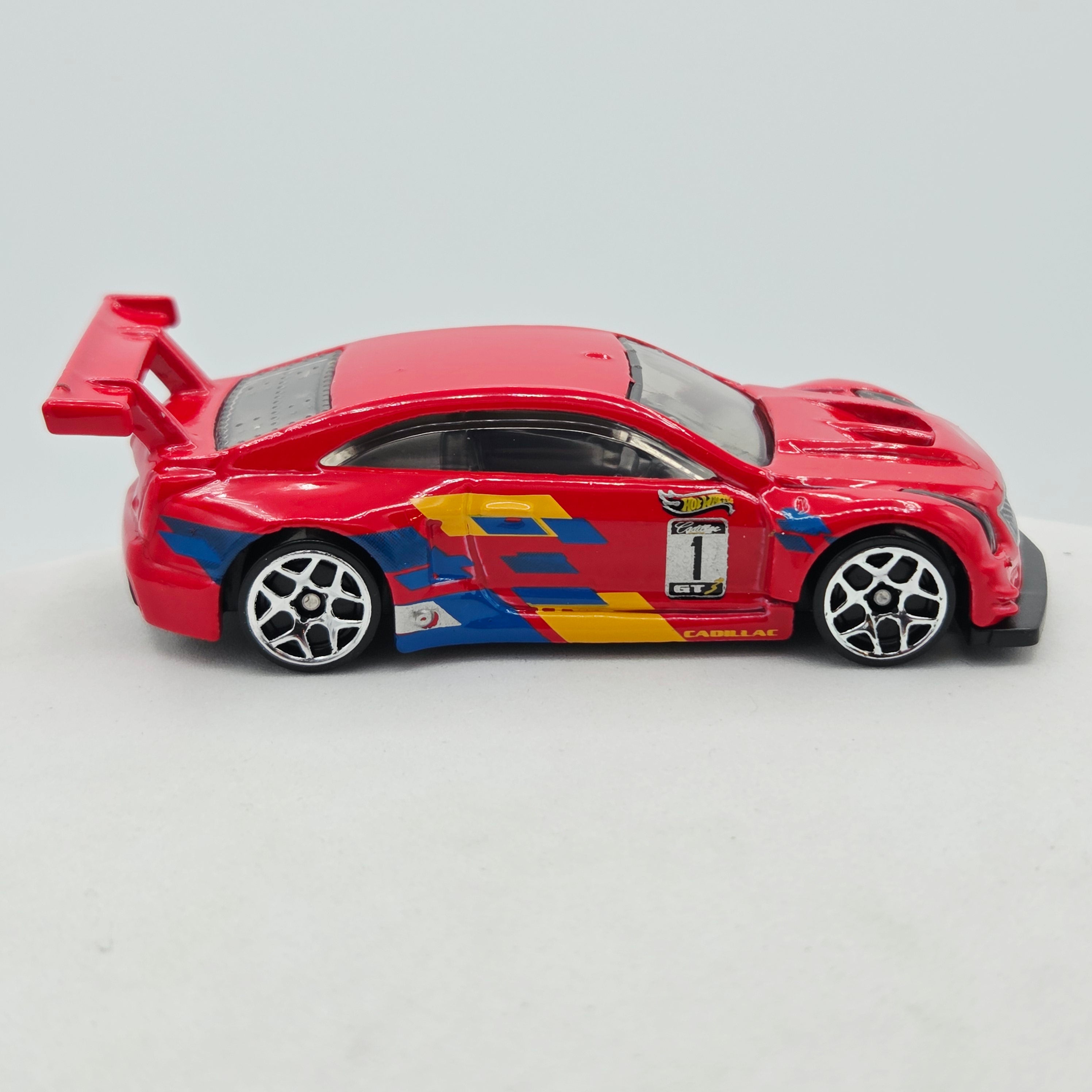 Hot Wheels '16 Cadillac ATS-V R, Red (2018 HW Basic - Legends of Speed)