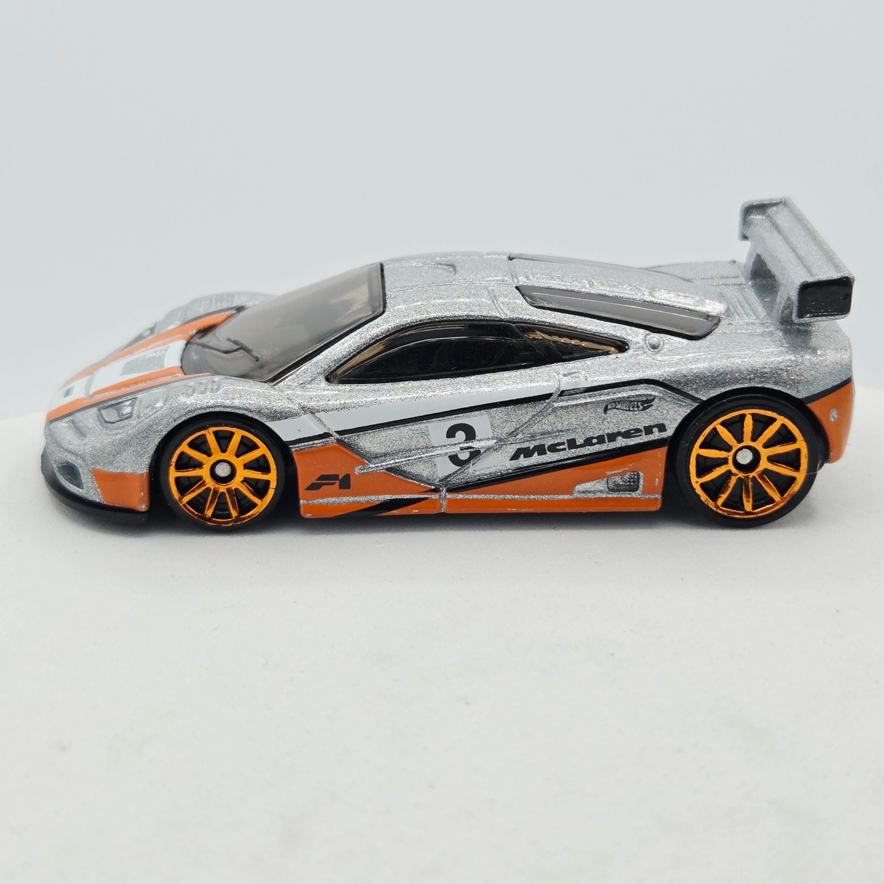 Hot Wheels McLaren F1 GTR (2022 HW Basic - Retro Racers)
