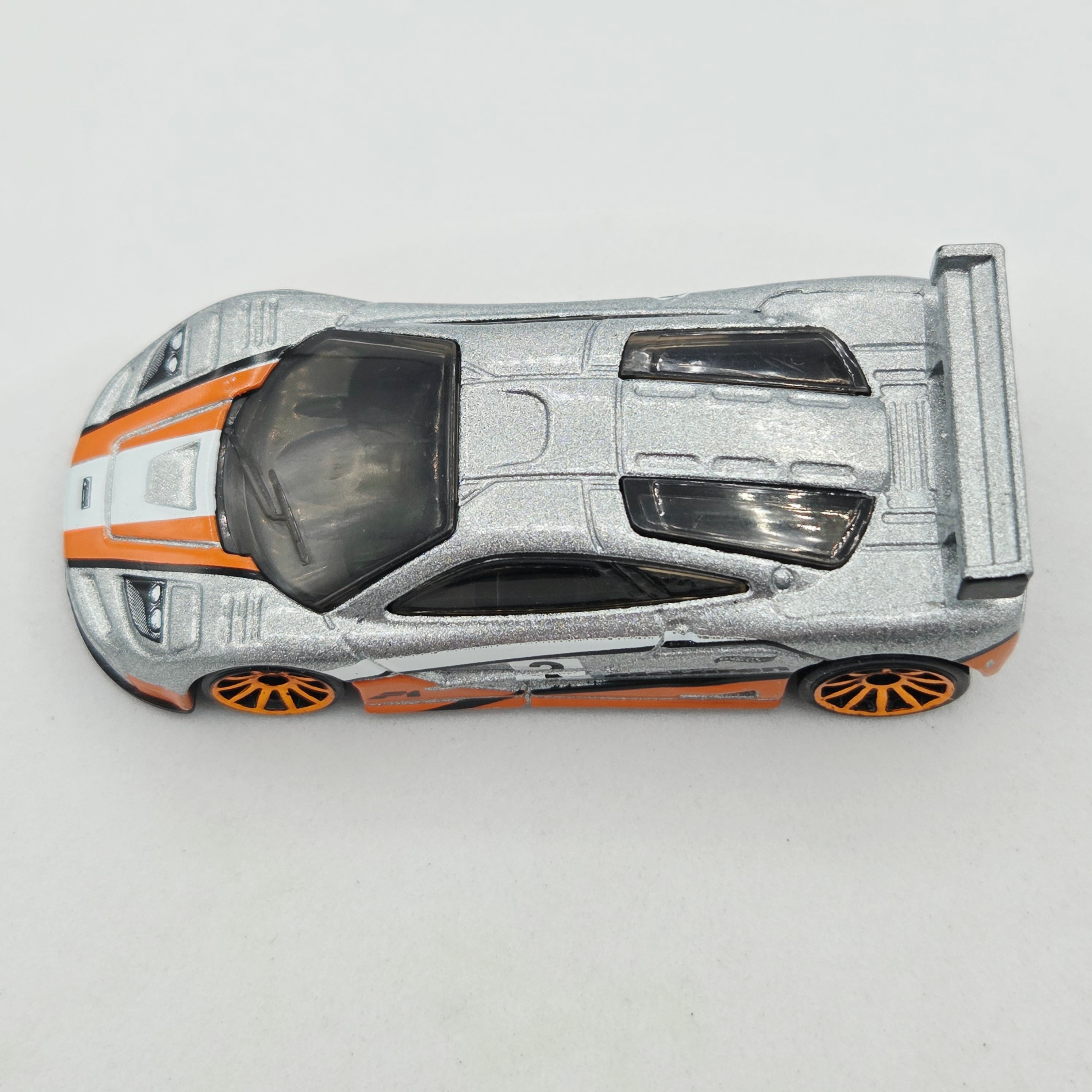 Hot Wheels McLaren F1 GTR (2022 HW Basic - Retro Racers)
