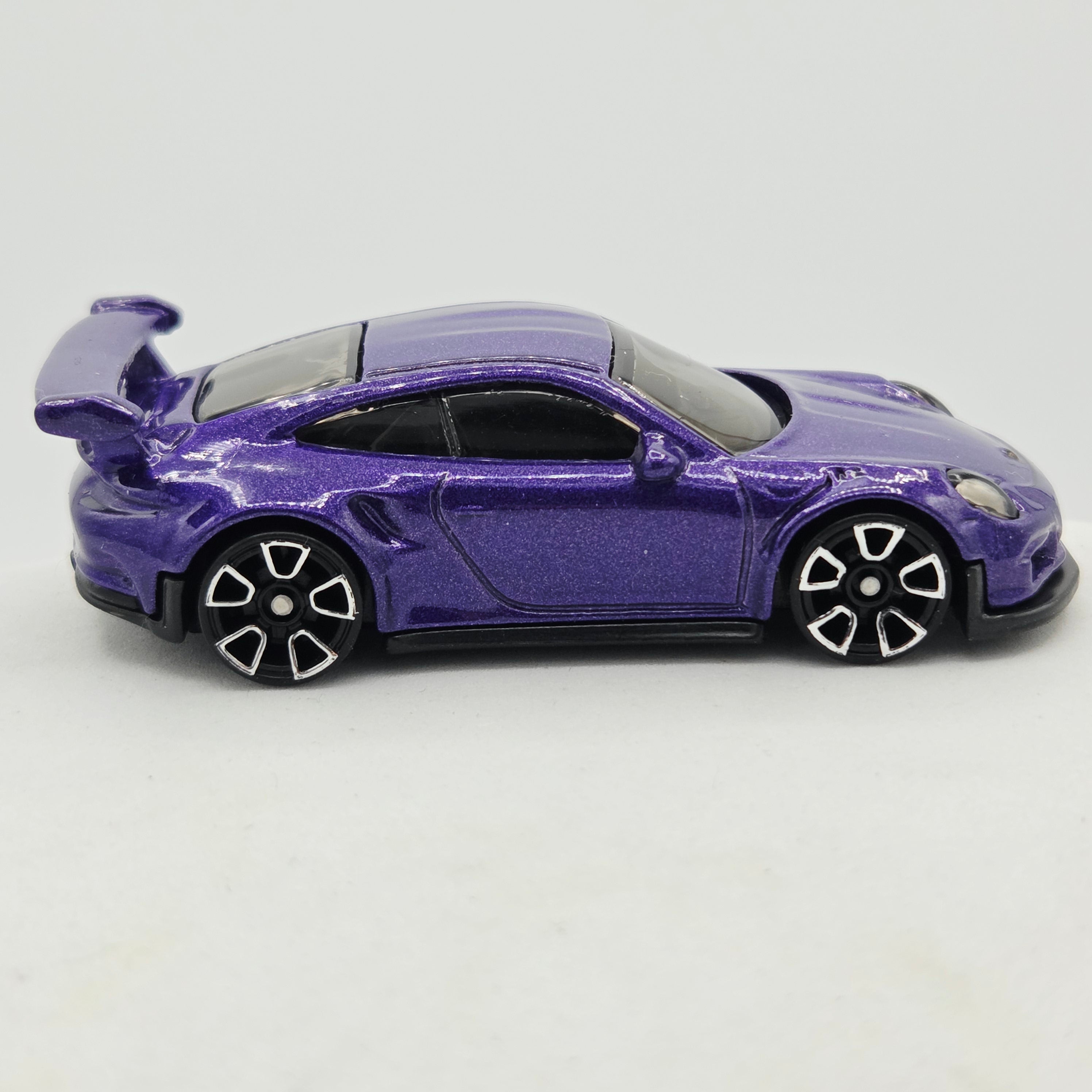 Hot Wheels Porsche 911 GT3 (2022 HW Basic - Factory Fresh)