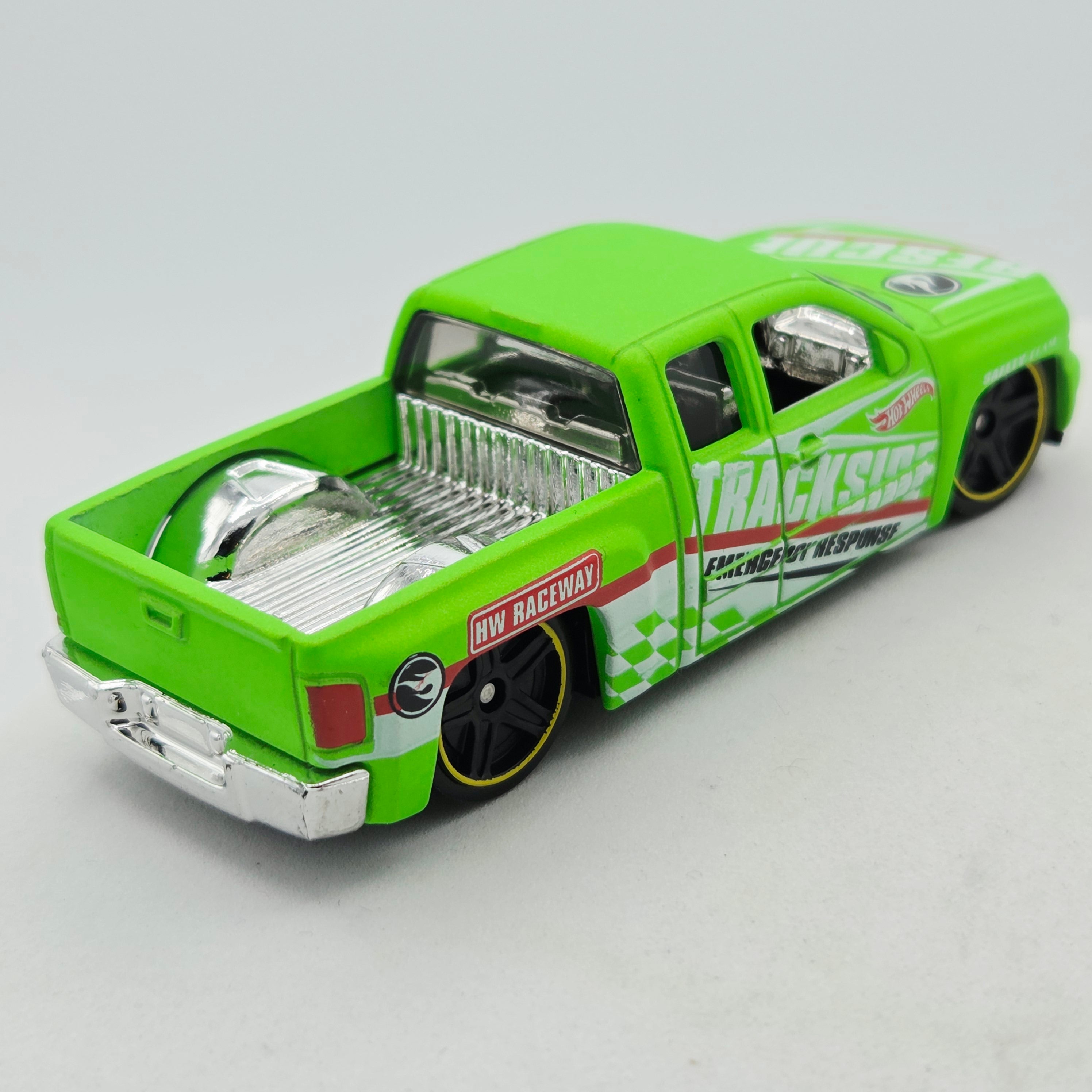 Hot Wheels - TREASURE HUNT - Chevrolet Silverado "Trackside Rescue" (2018 HW Basic - Rescue)