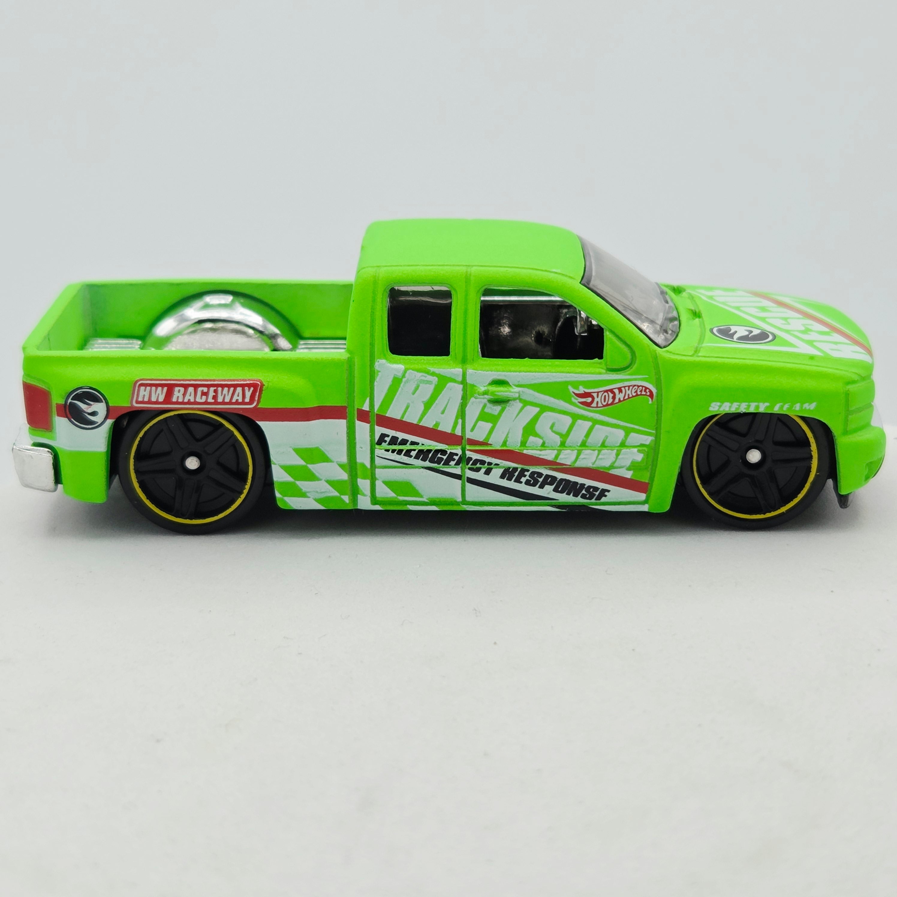 Hot Wheels - TREASURE HUNT - Chevrolet Silverado "Trackside Rescue" (2018 HW Basic - Rescue)