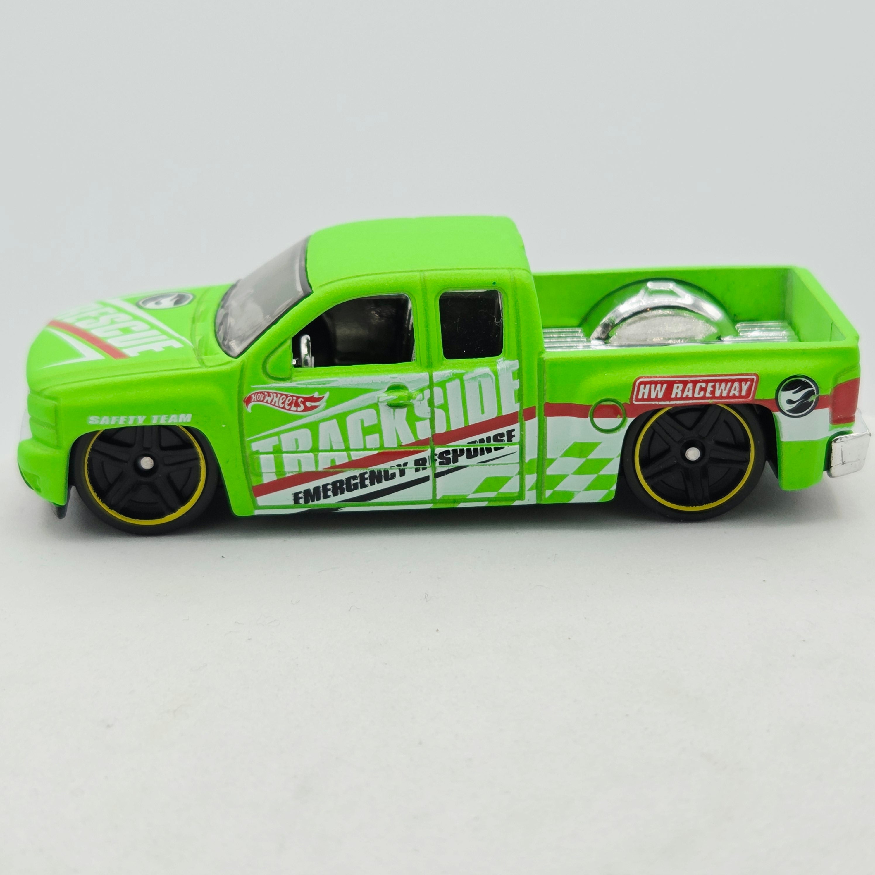 Hot Wheels - TREASURE HUNT - Chevrolet Silverado "Trackside Rescue" (2018 HW Basic - Rescue)