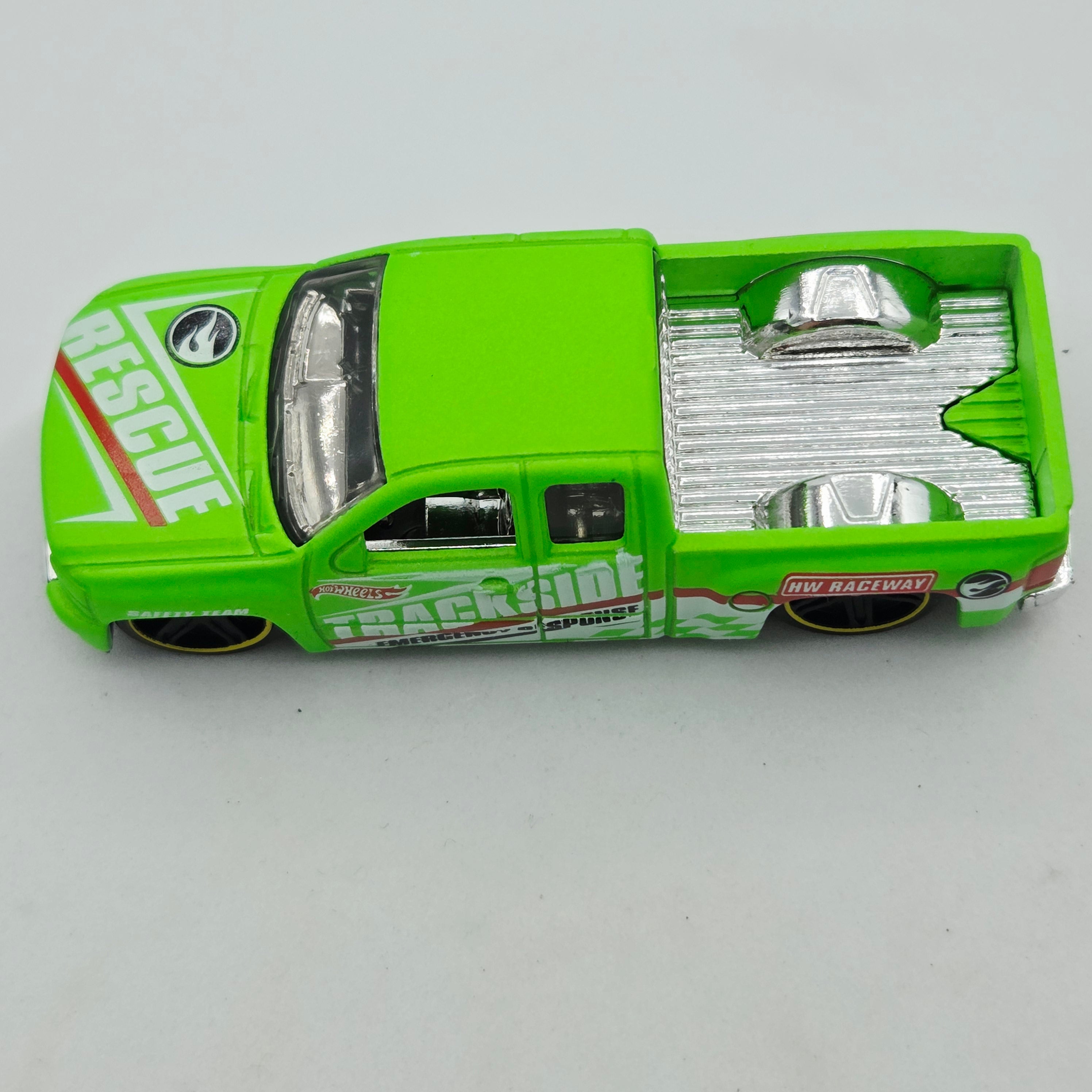 Hot Wheels - TREASURE HUNT - Chevrolet Silverado "Trackside Rescue" (2018 HW Basic - Rescue)