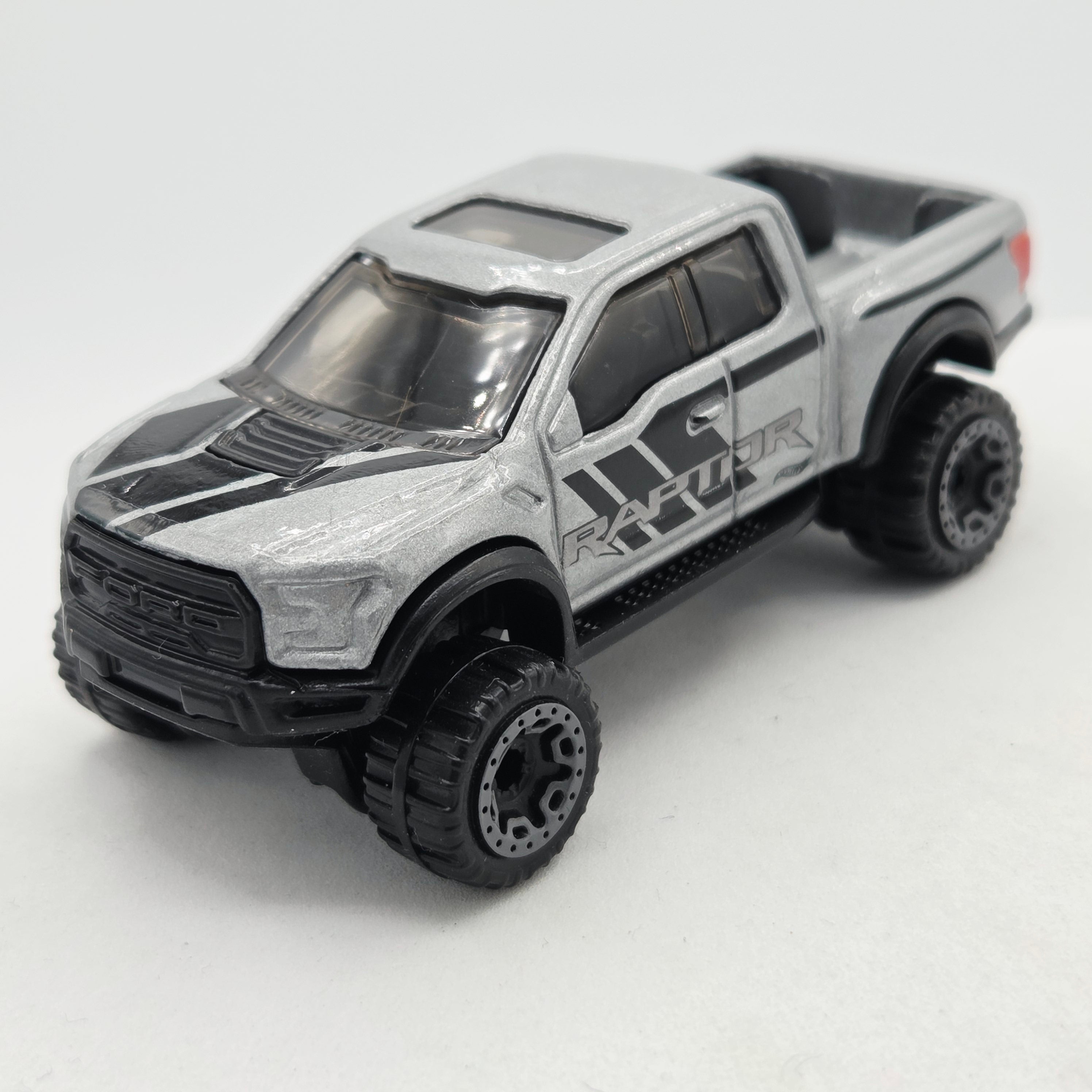 Hot Wheels '17 Ford F-150 Raptor Pickup (2021 HW Basic - Torque)