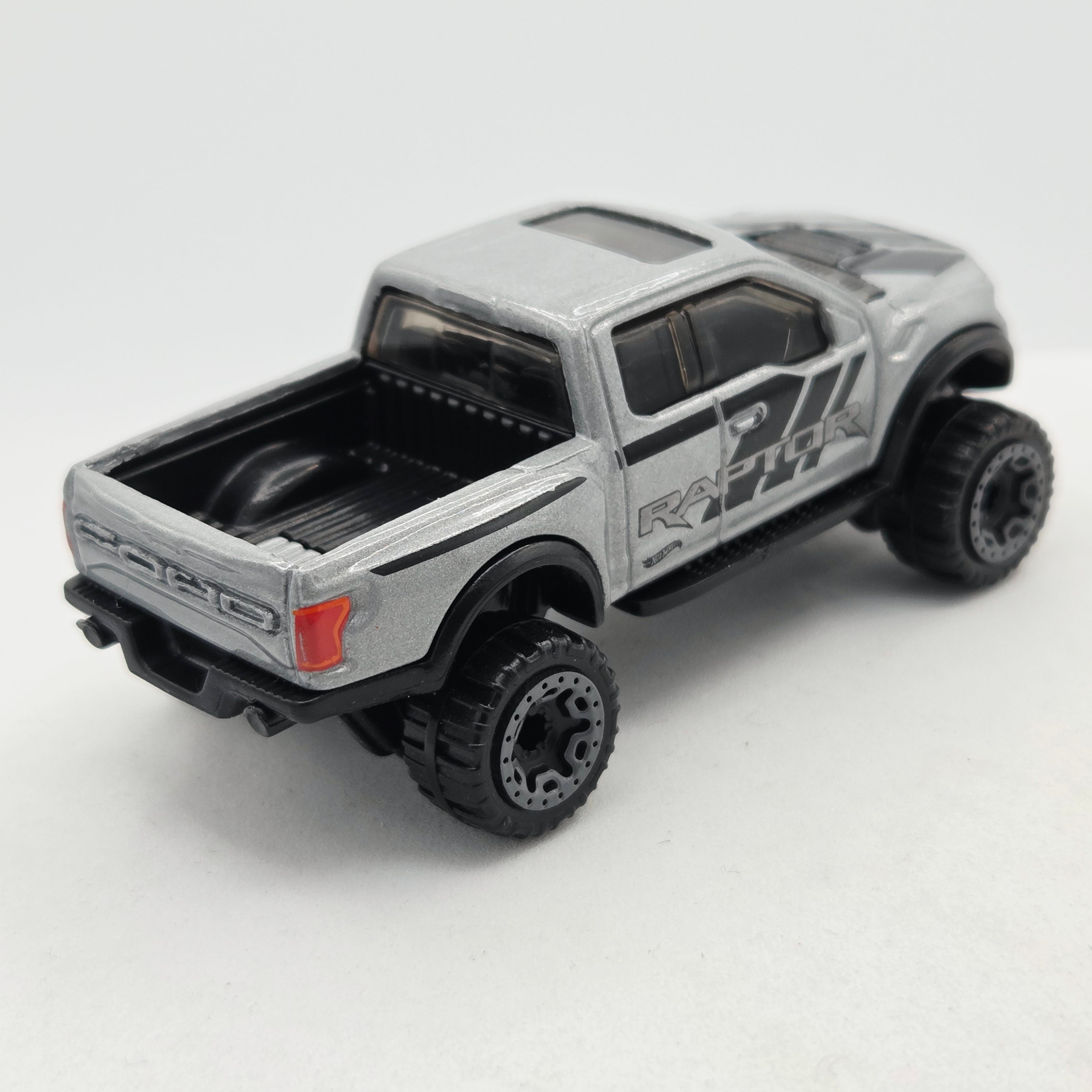 Hot Wheels '17 Ford F-150 Raptor Pickup (2021 HW Basic - Torque)