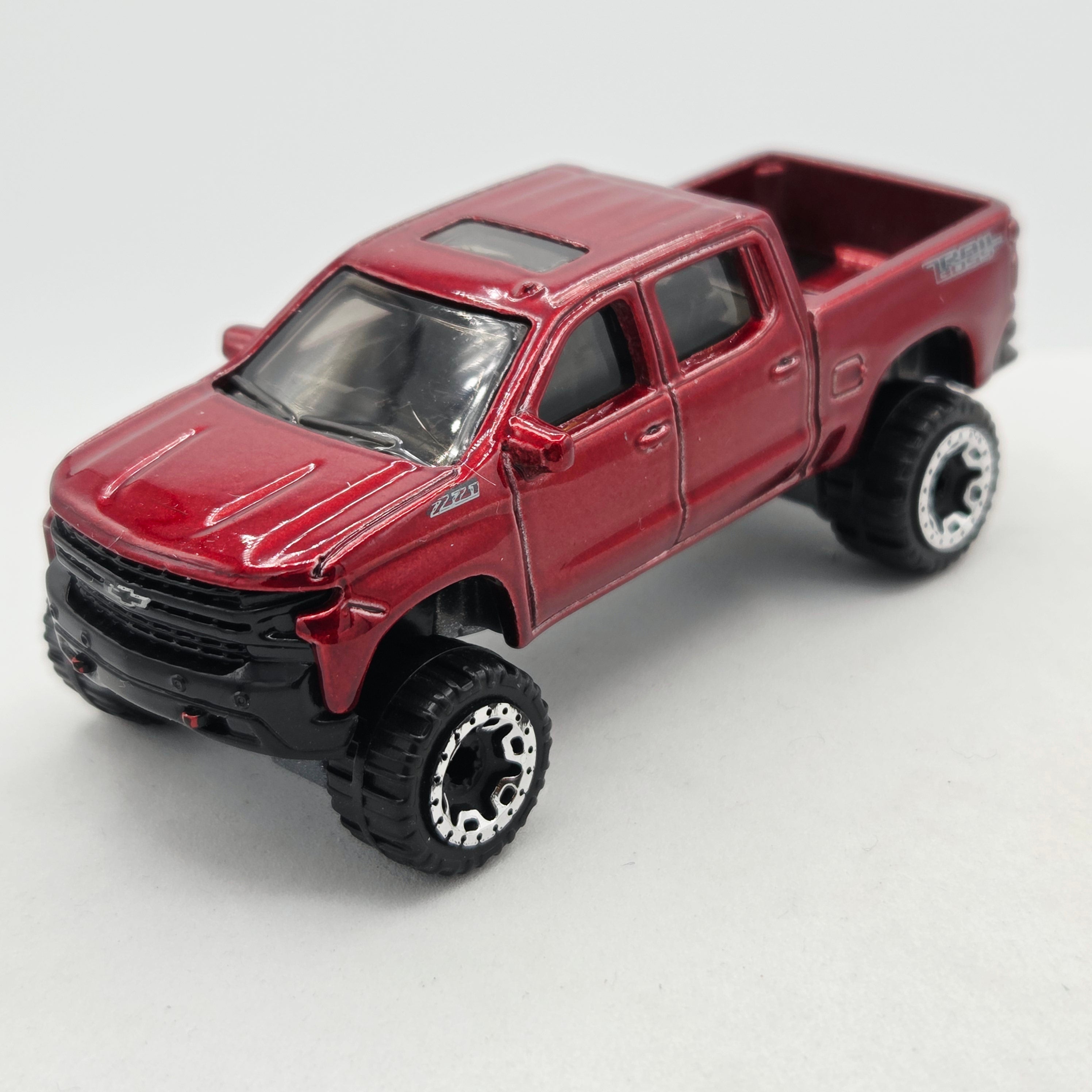 Hot Wheels '19 Chevy Silverado Trail Boss LT (2018 HW Basic - Hot Trucks)