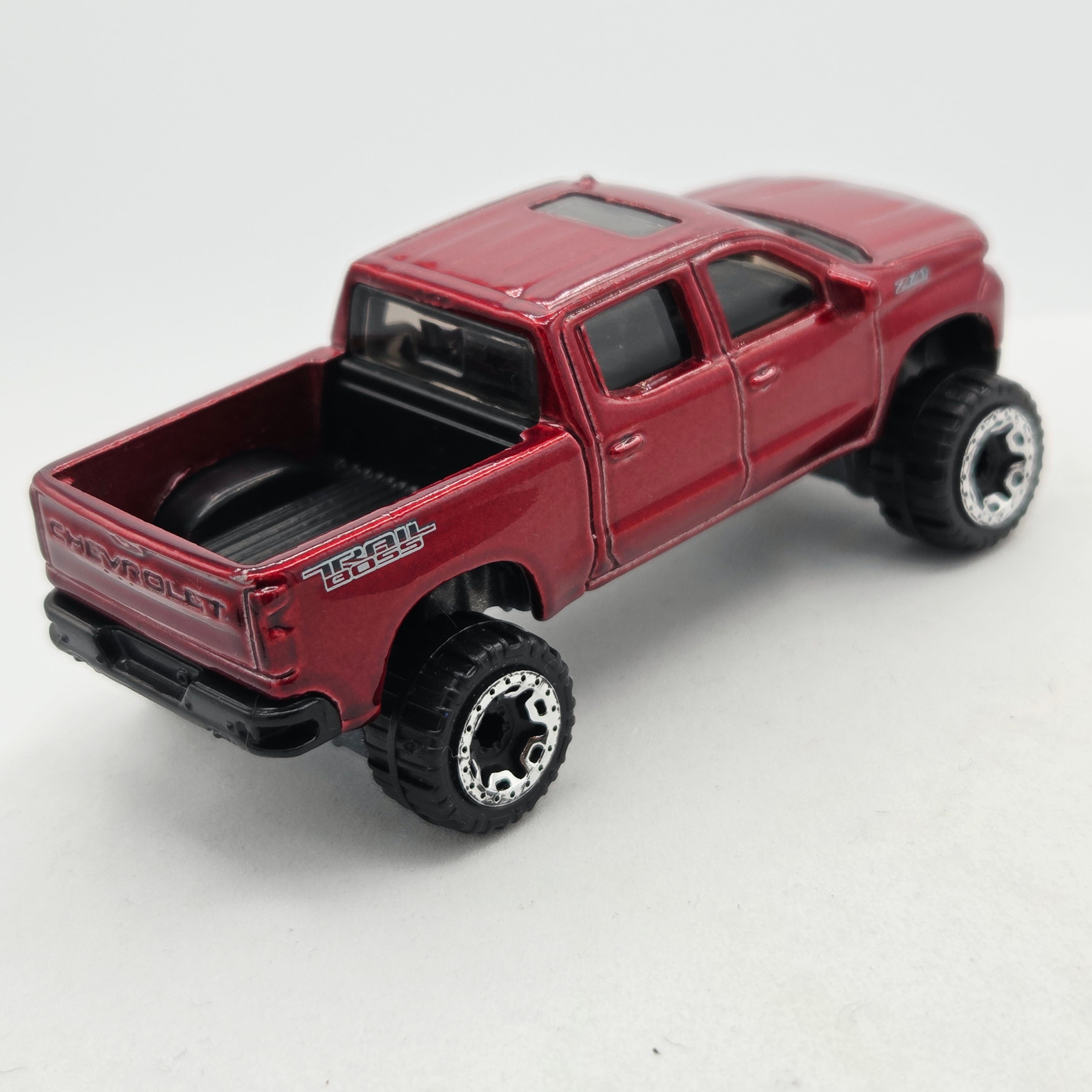 Hot Wheels '19 Chevy Silverado Trail Boss LT (2018 HW Basic - Hot Trucks)
