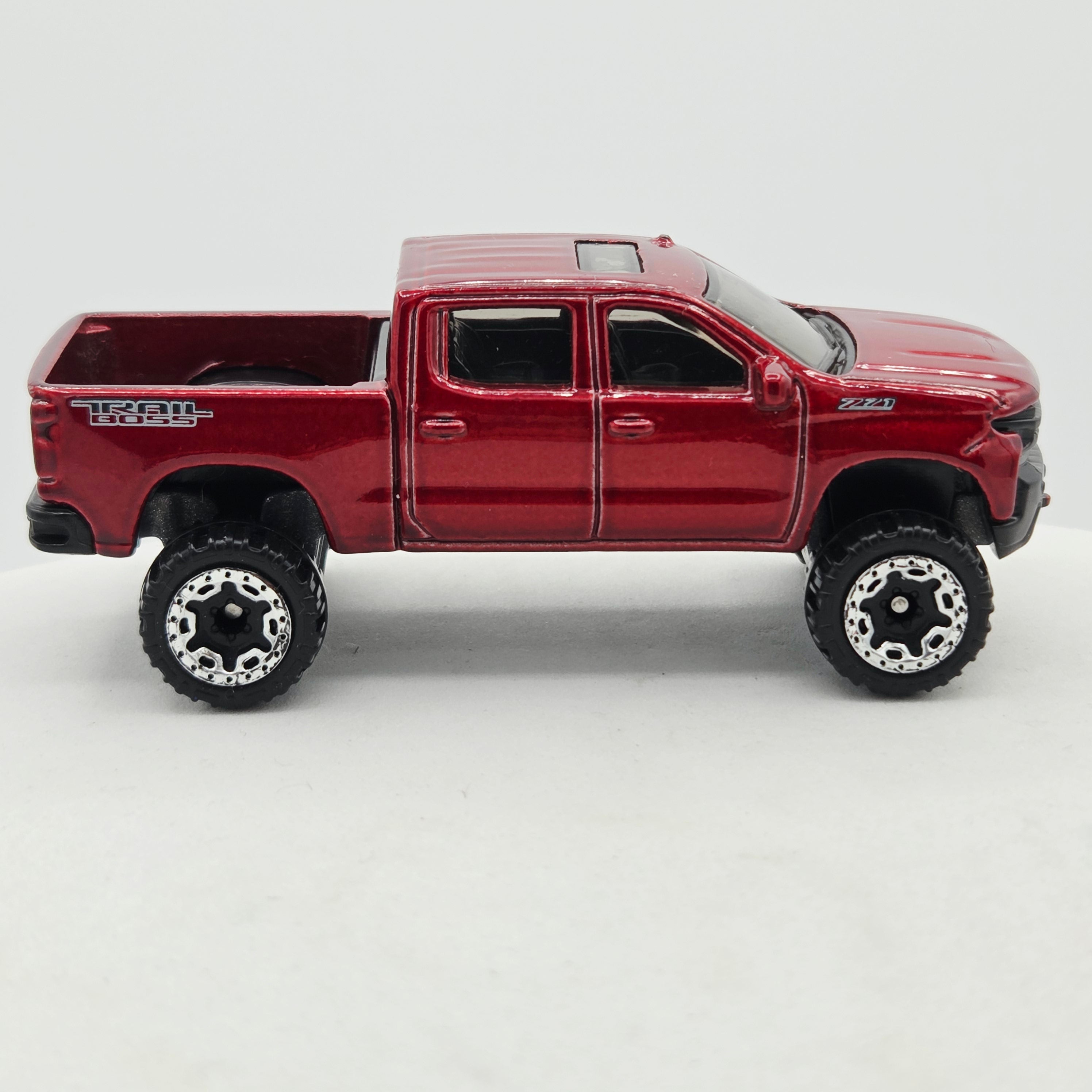 Hot Wheels '19 Chevy Silverado Trail Boss LT (2018 HW Basic - Hot Trucks)